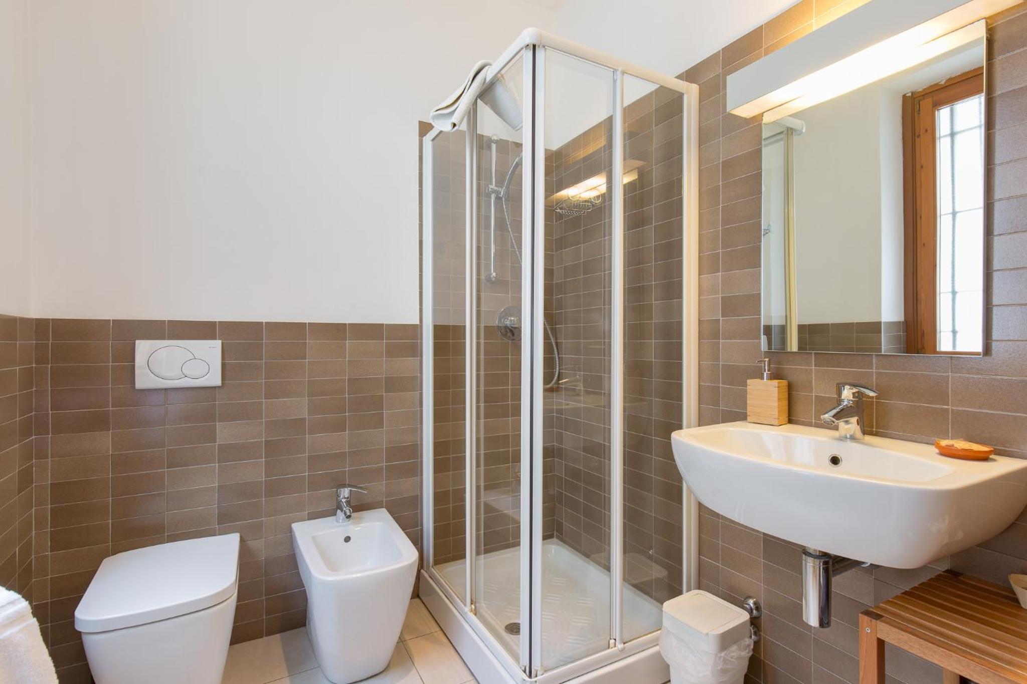 Double or Twin Room with Private Bathroom photo 3
