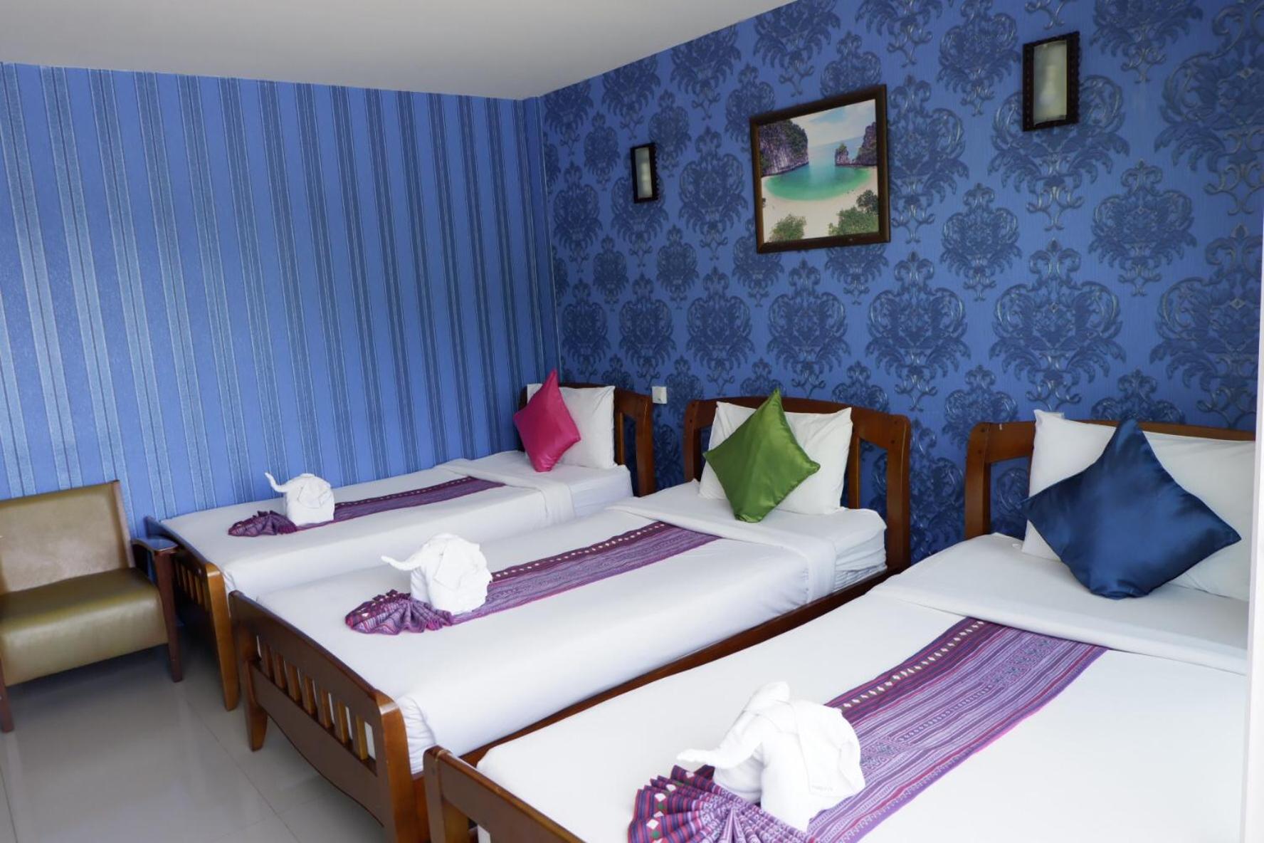 Triple Room with Balcony - Photo 9