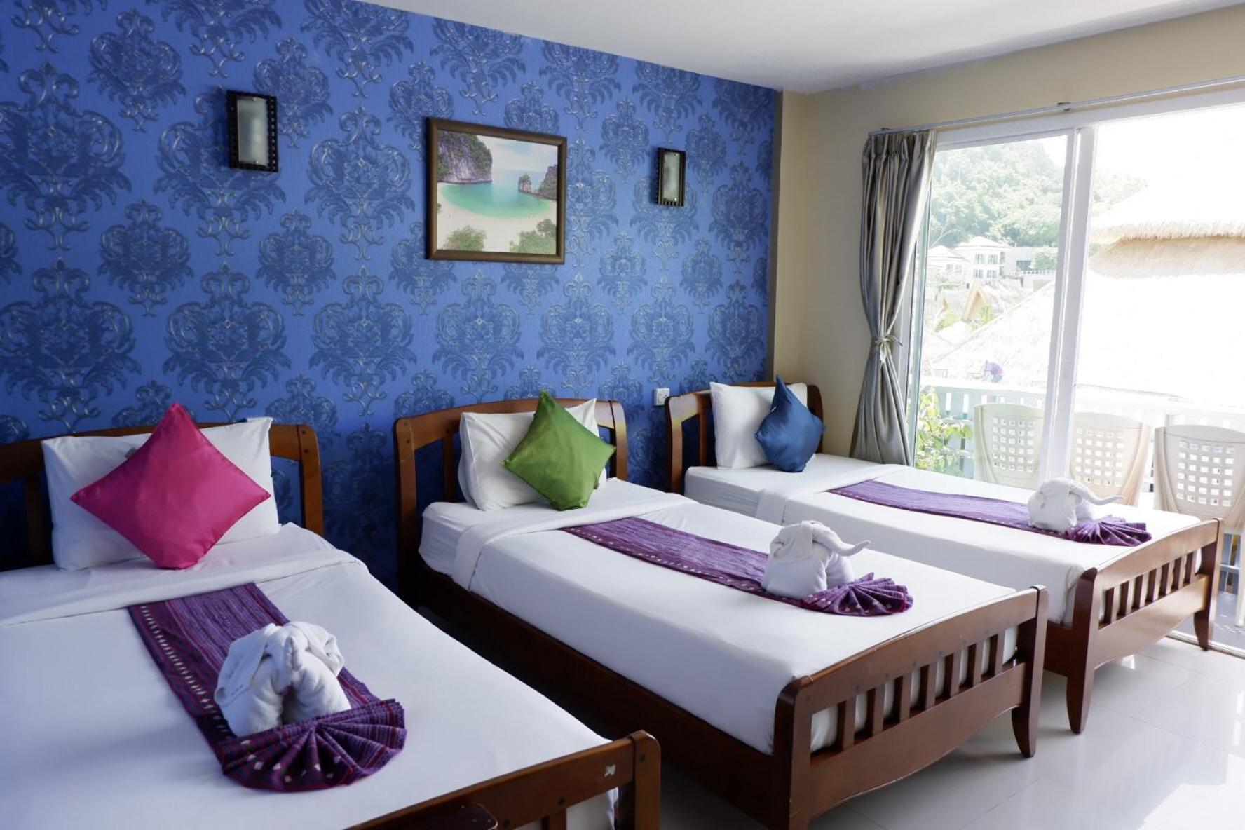 Triple Room with Balcony - Photo 10