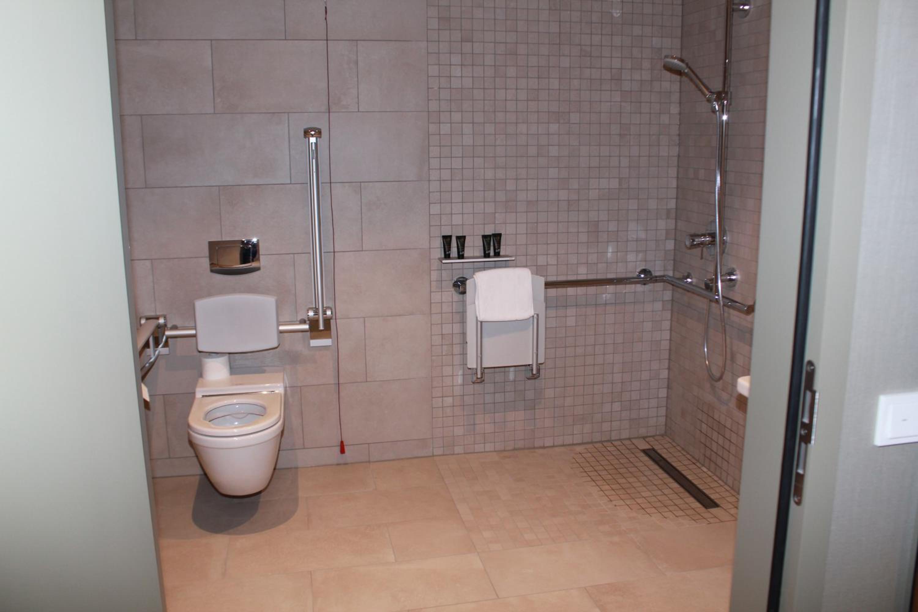 Double Room - Disability Access photo 3