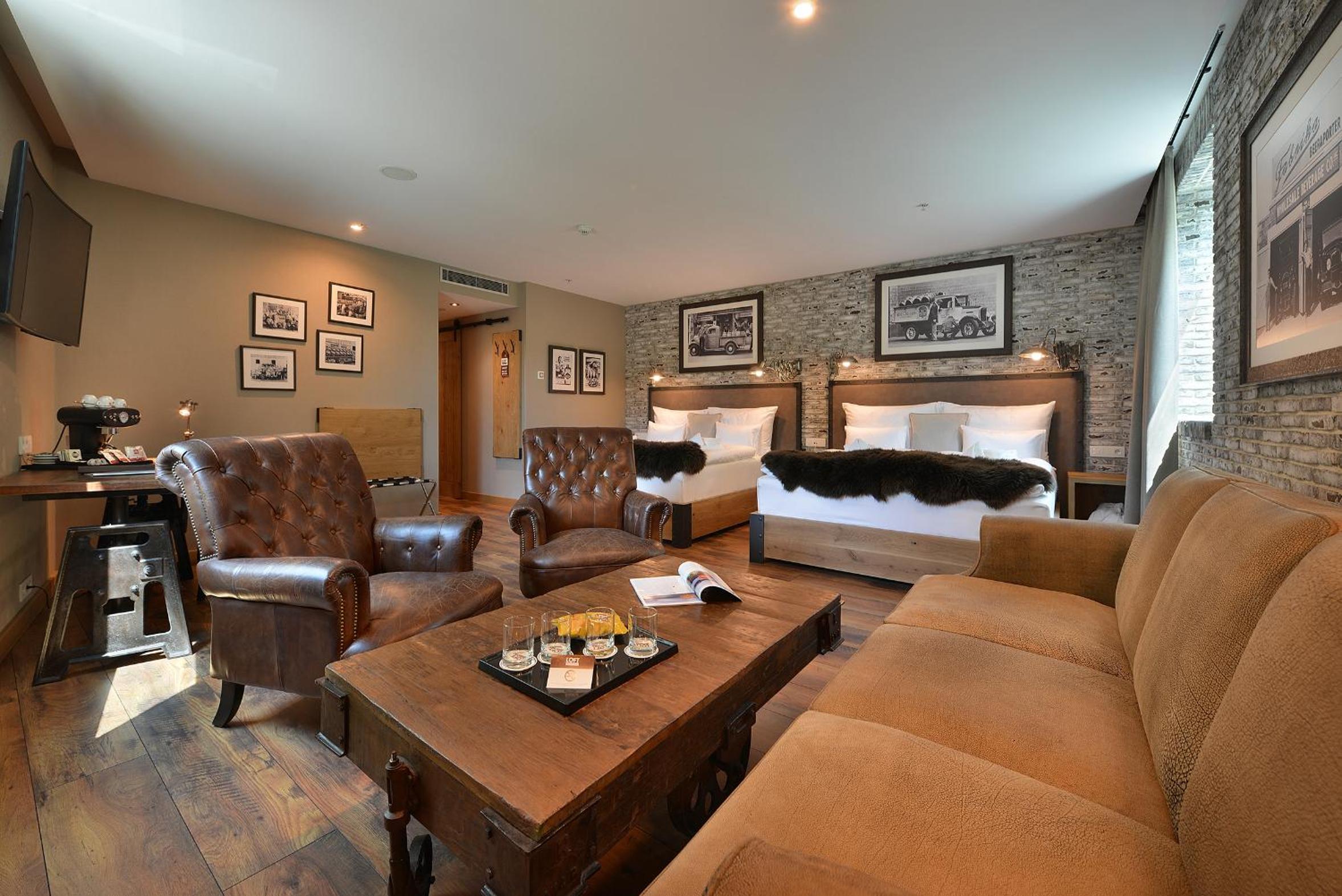 Premium Family Room - Photo 2