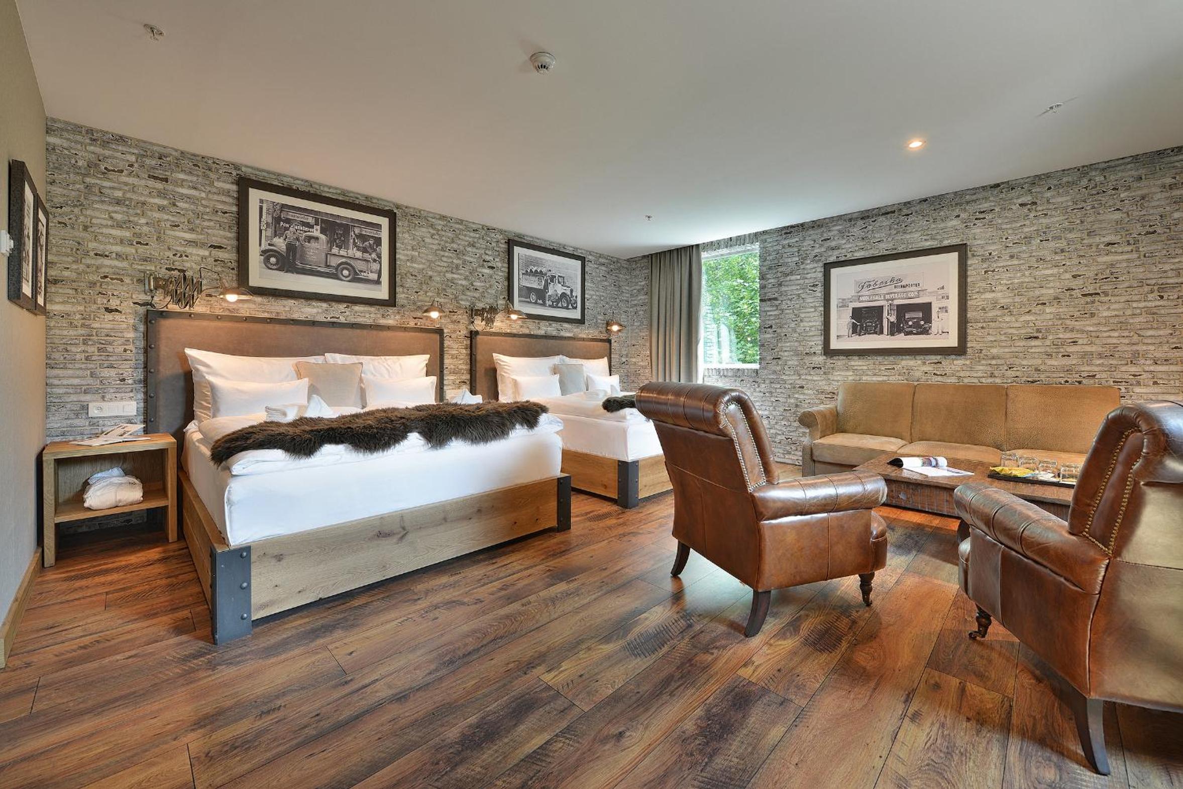 Premium Family Room - Photo 1