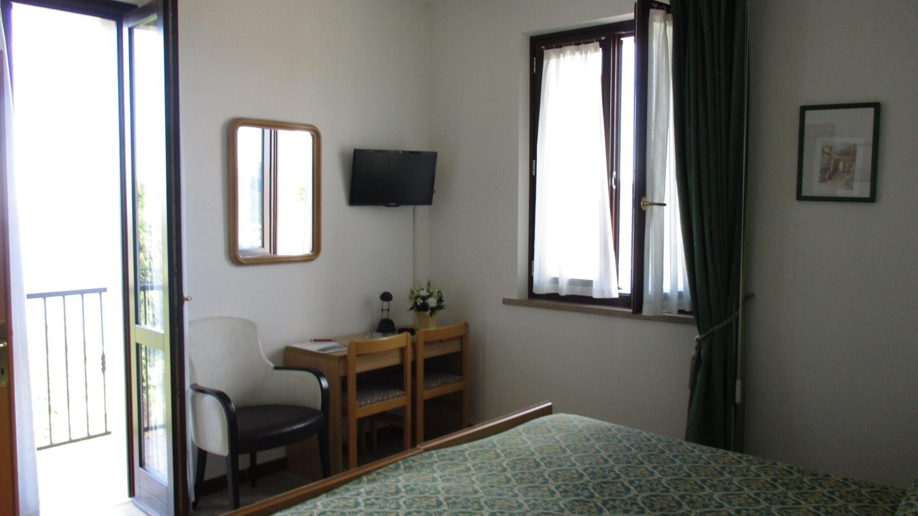 Double Room with Lake View photo 2