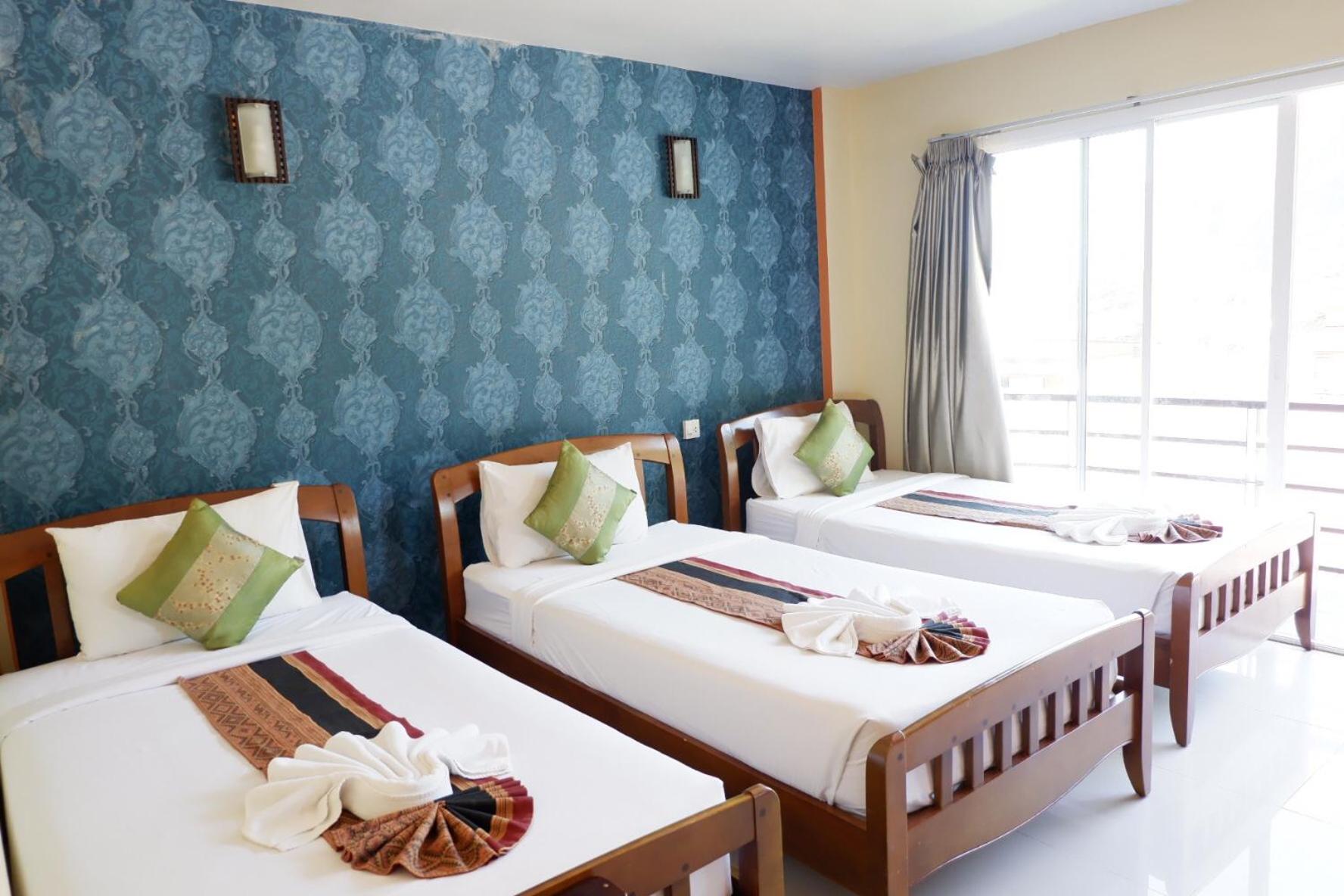 Triple Room with Balcony - Photo 16