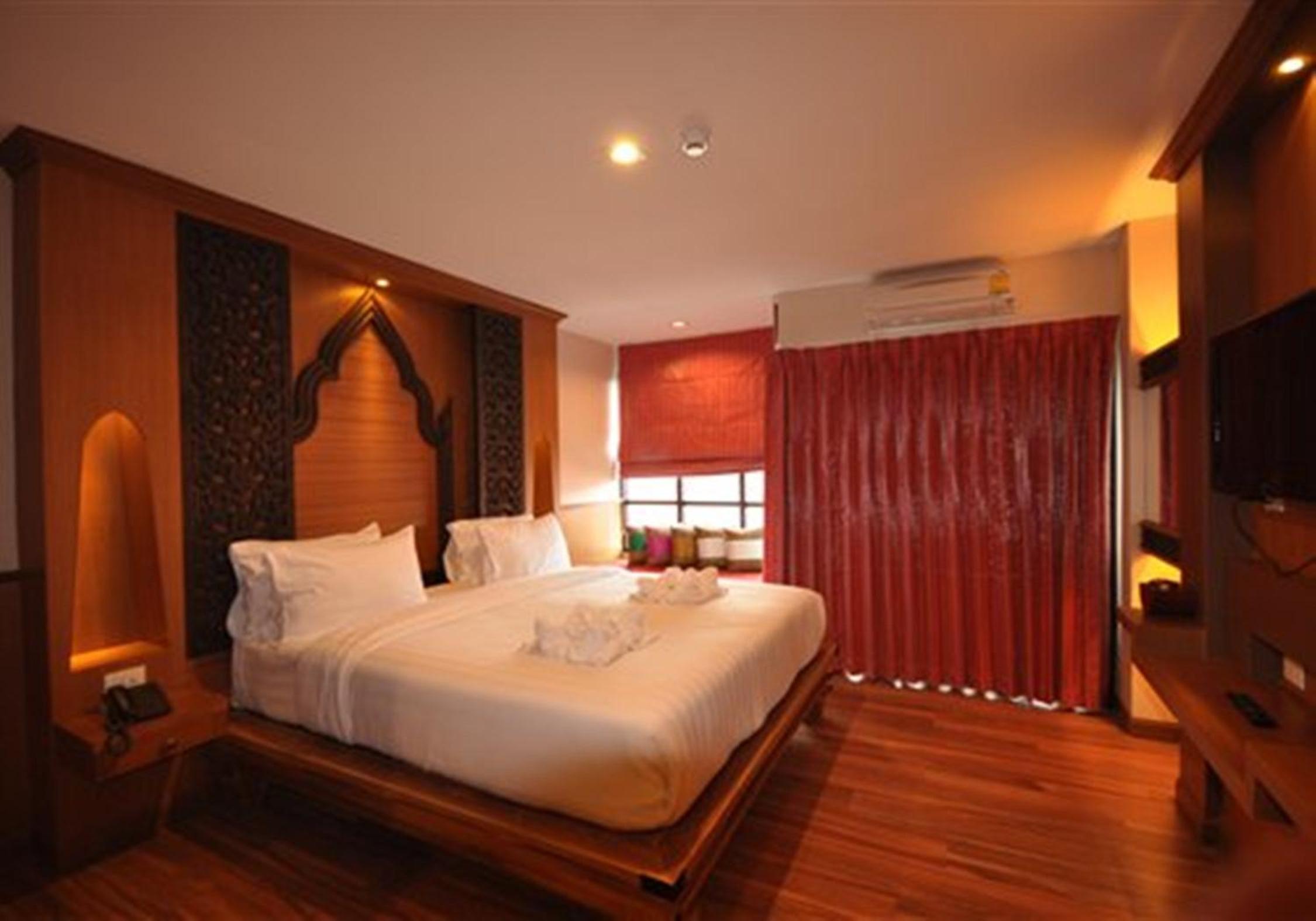 Low Floor Deluxe Double Room