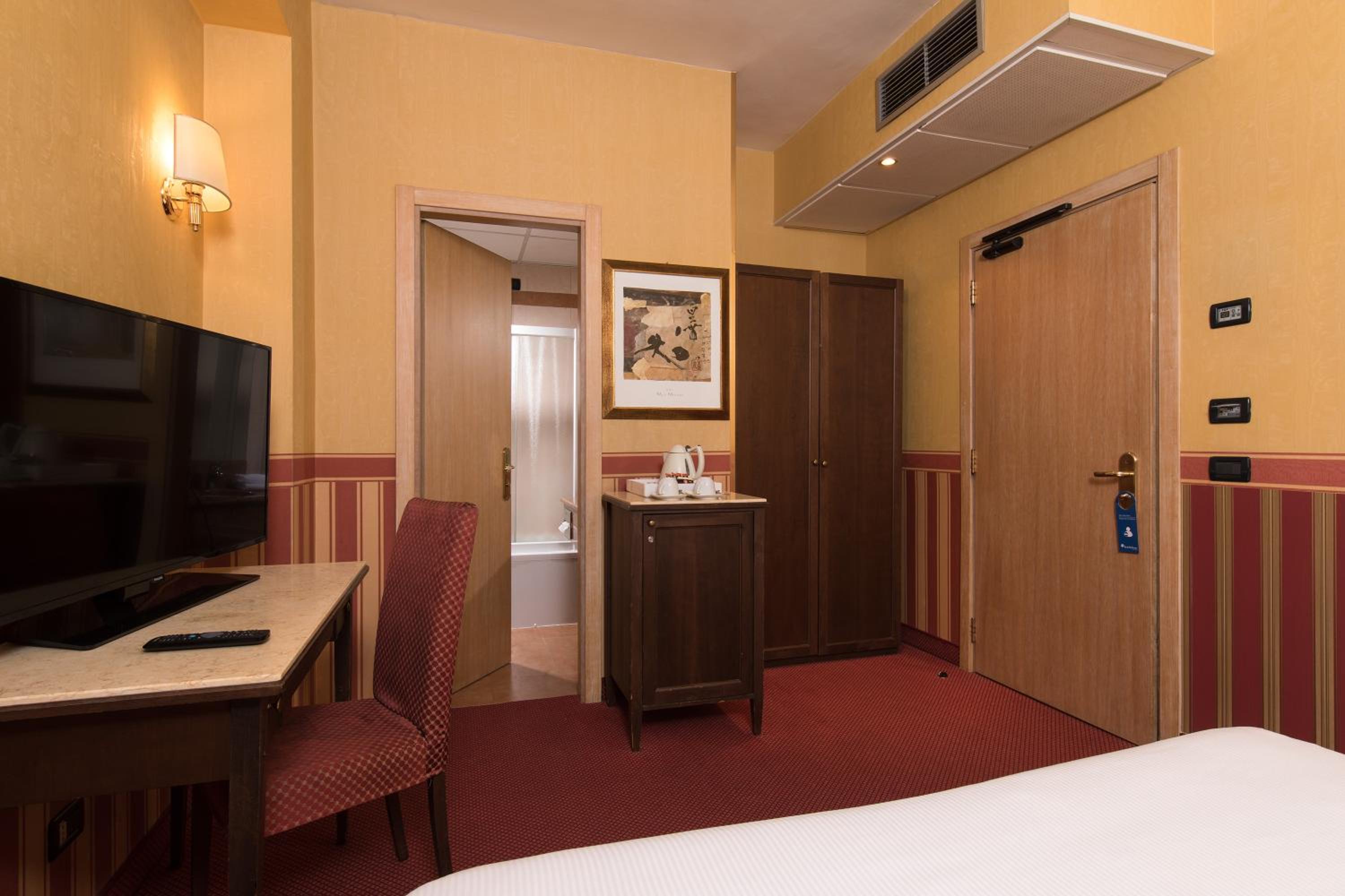 Classic Double Room - Photo 5