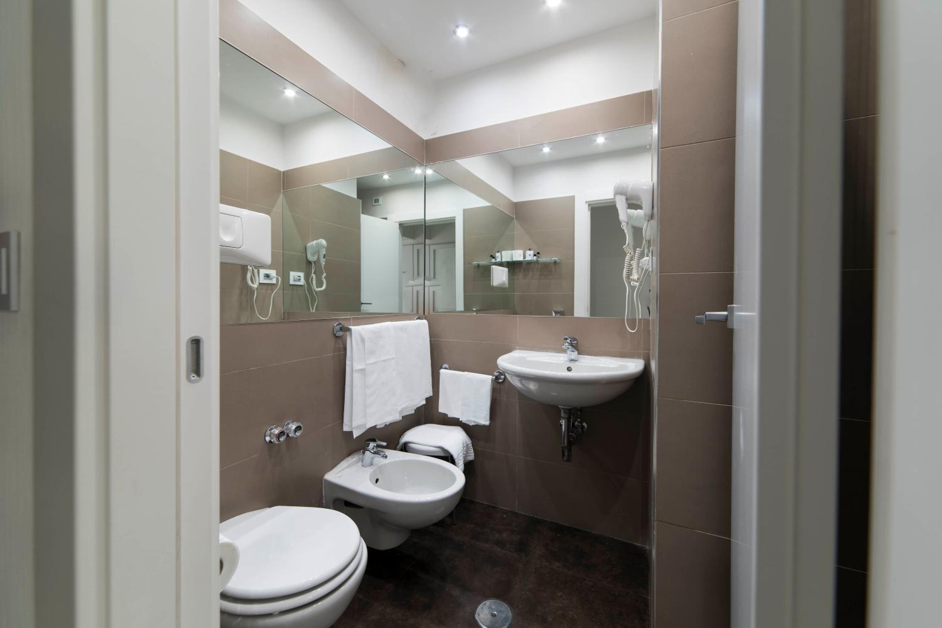 Classic Twin Room - Photo 7