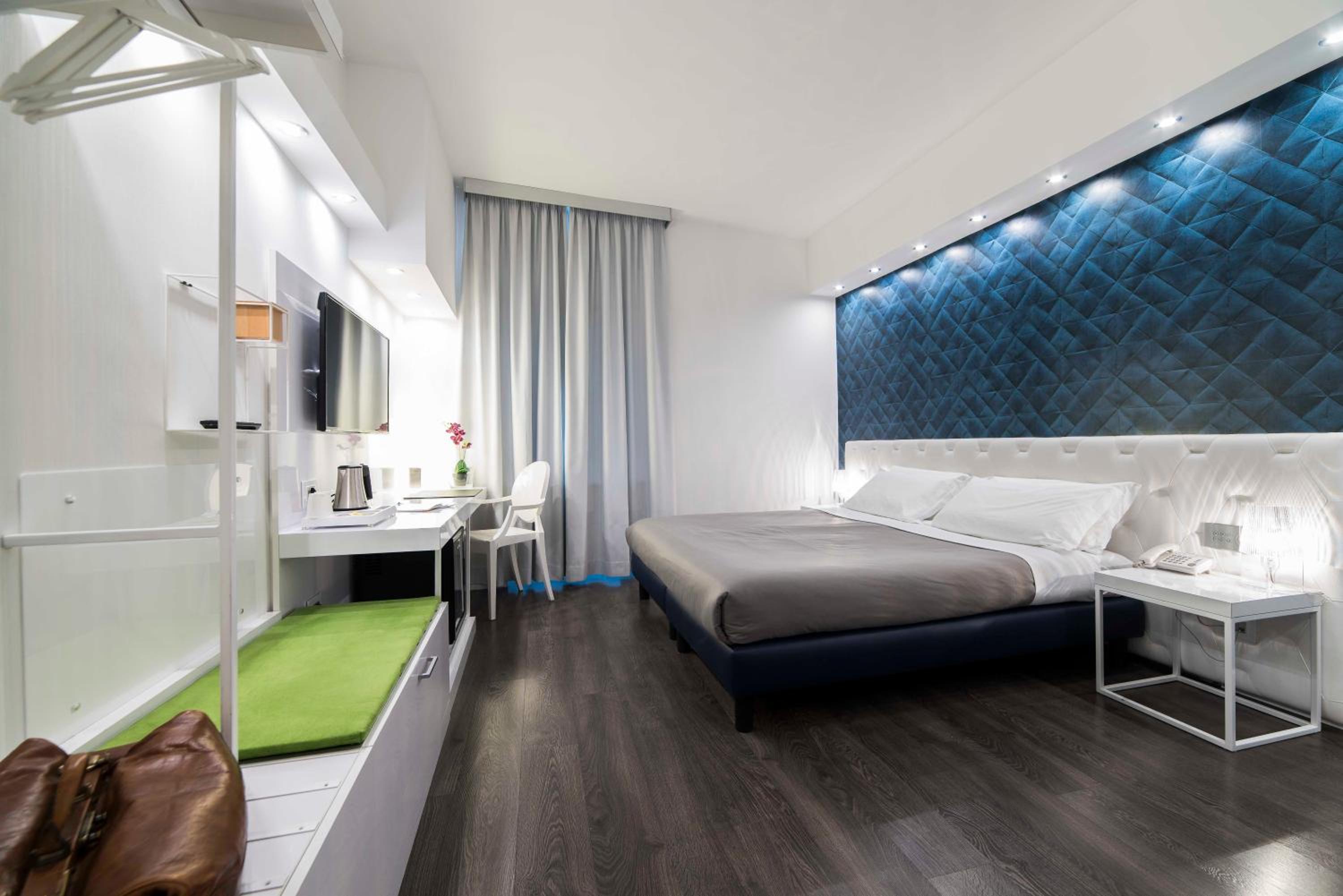 Deluxe Quadruple Room - Photo 9