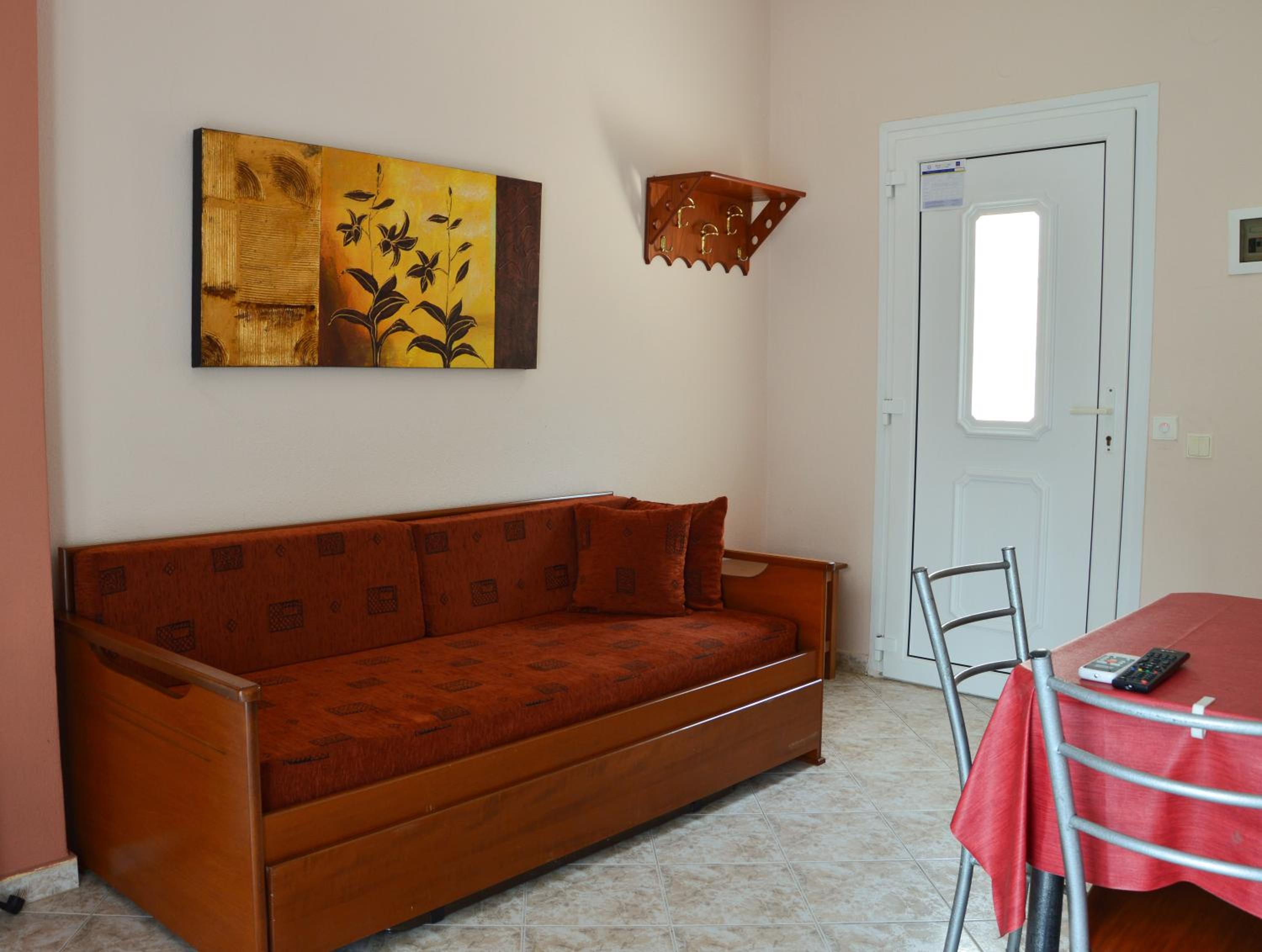 One-Bedroom Apartment photo 1