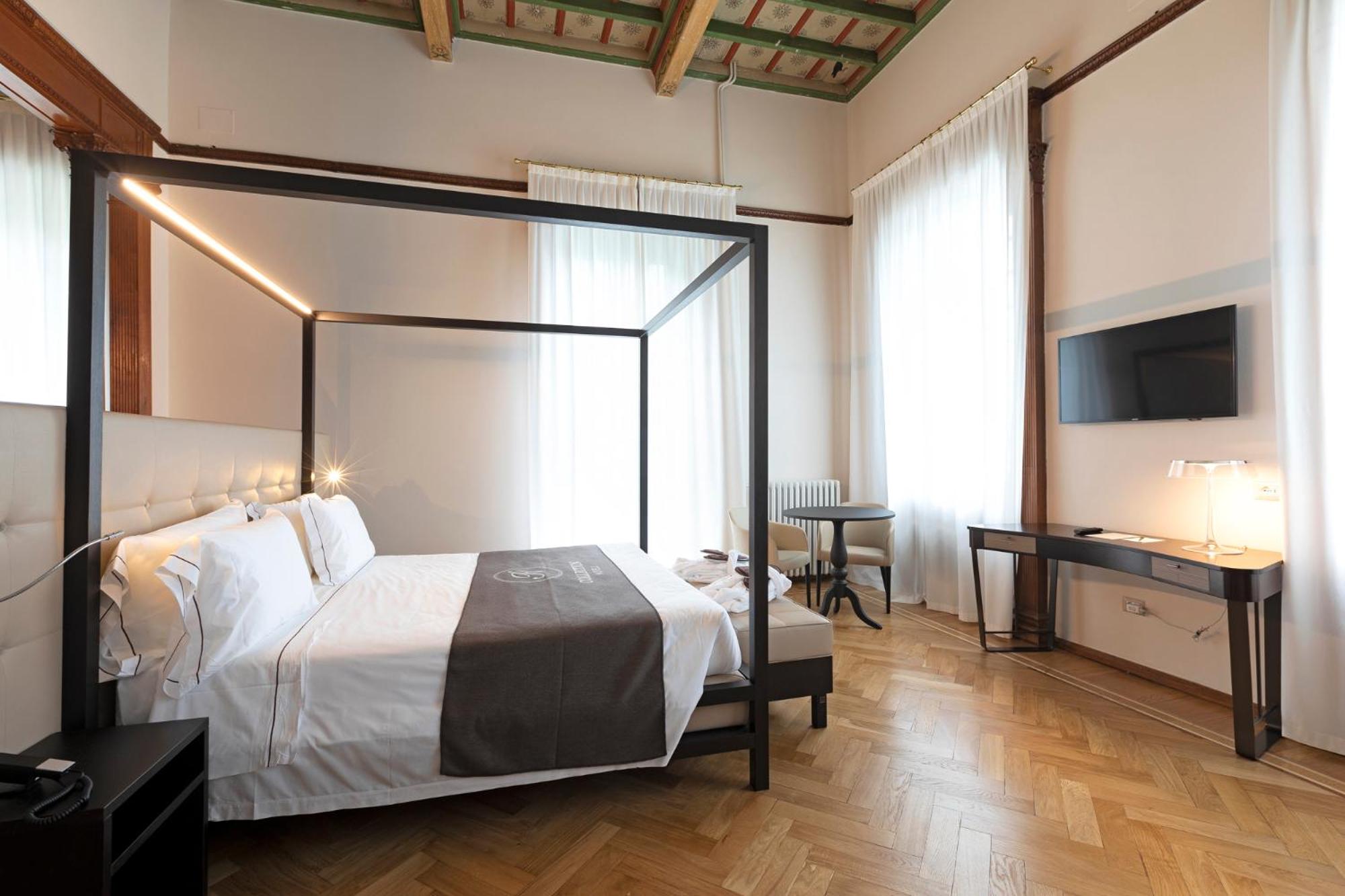 Suite with Lake View photo 2