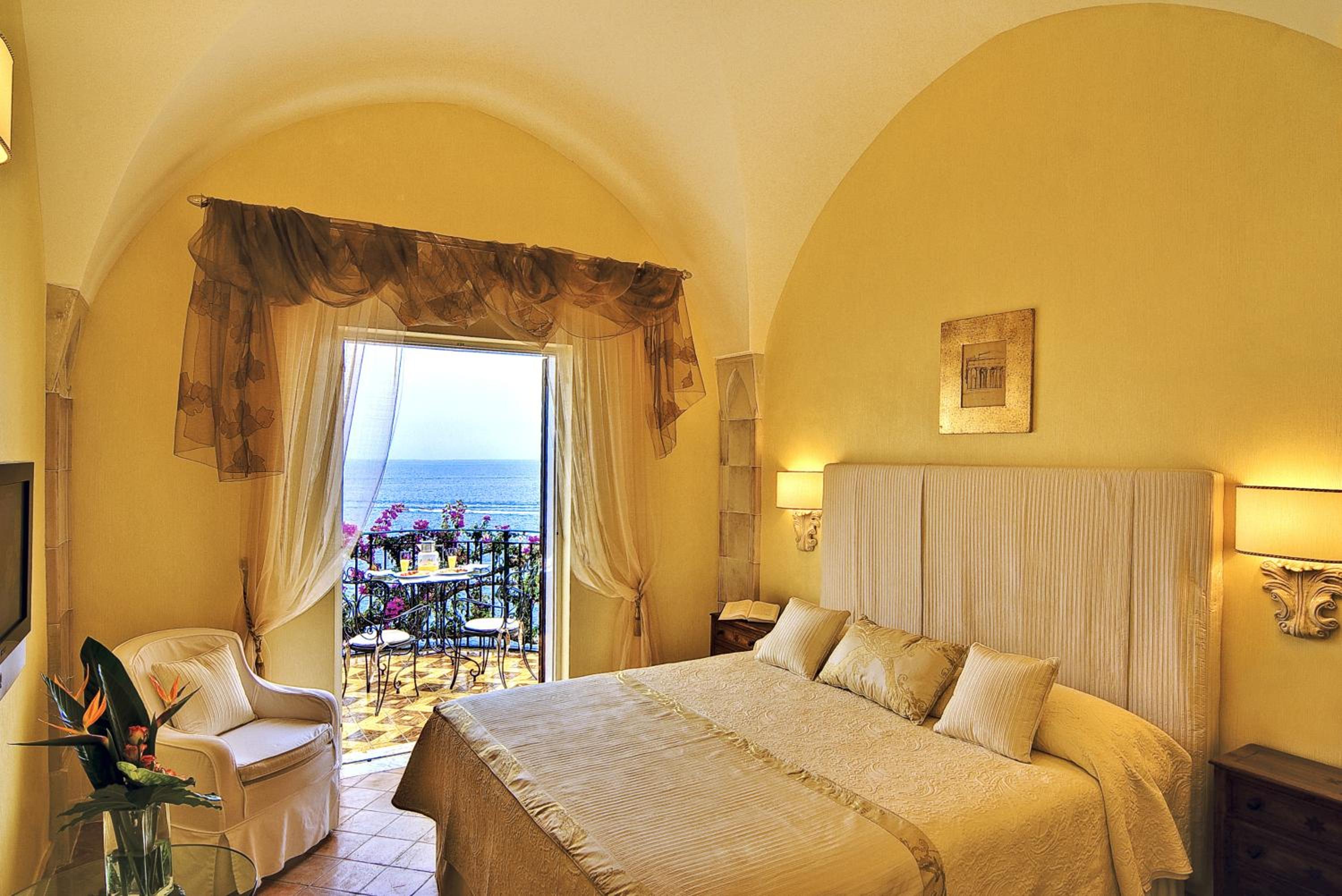 Honeymoon Suite - Photo 2