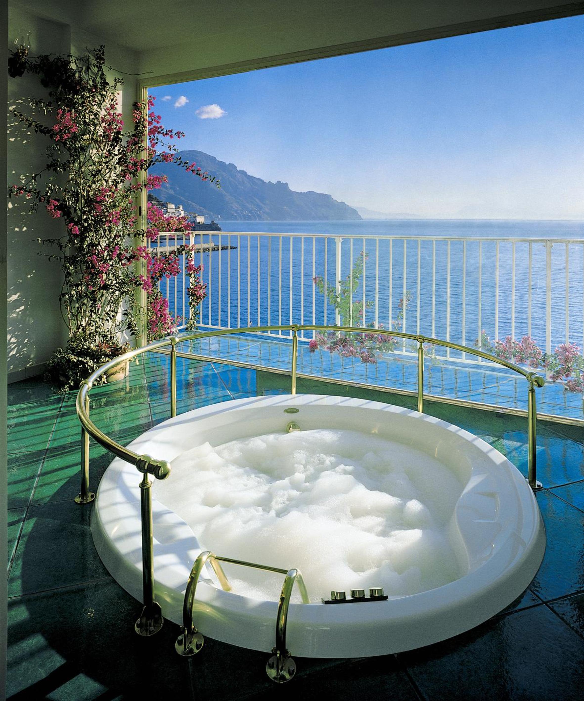 Honeymoon Suite - Photo 4