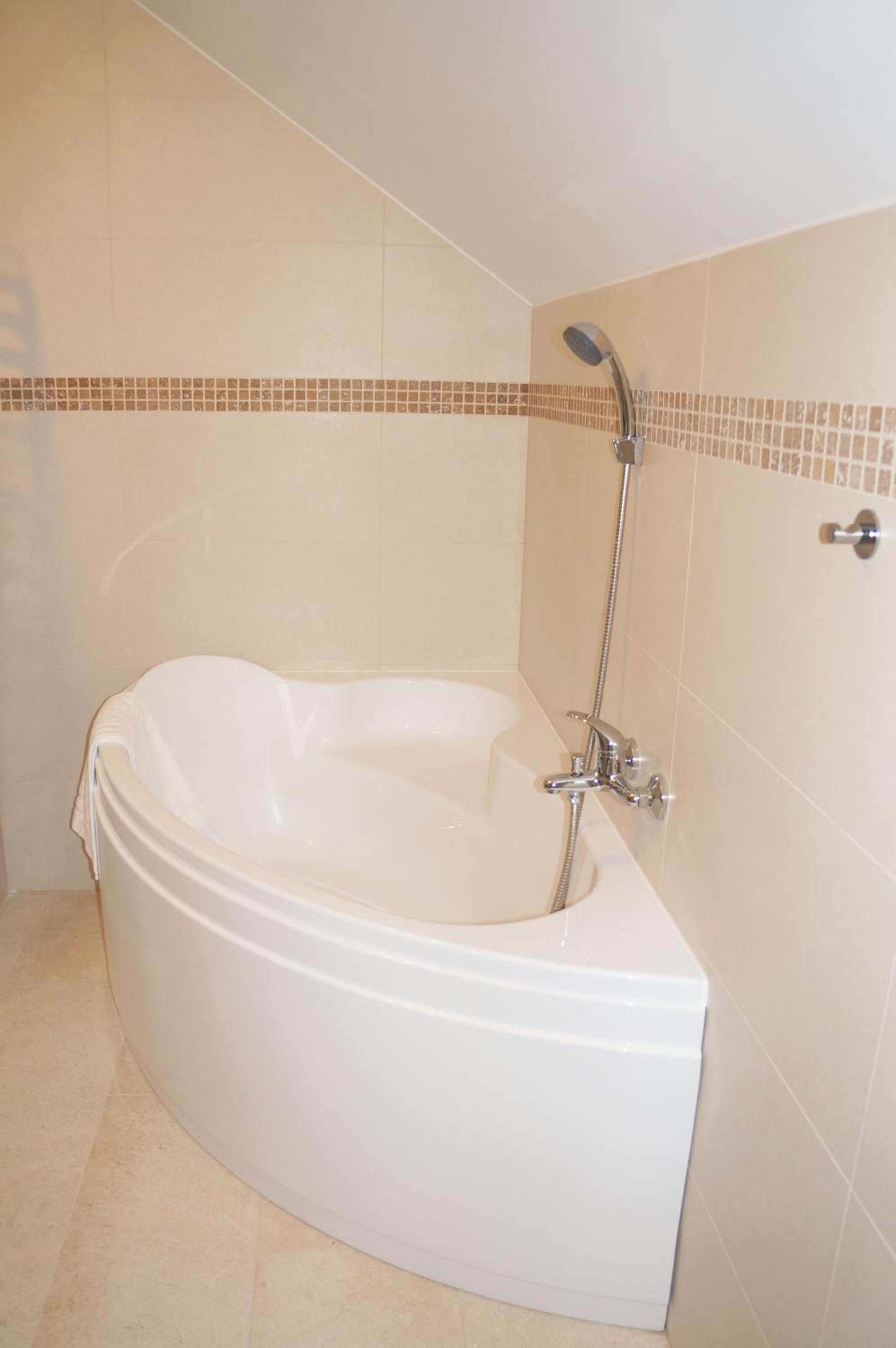 Deluxe Double Room with Bath photo 3