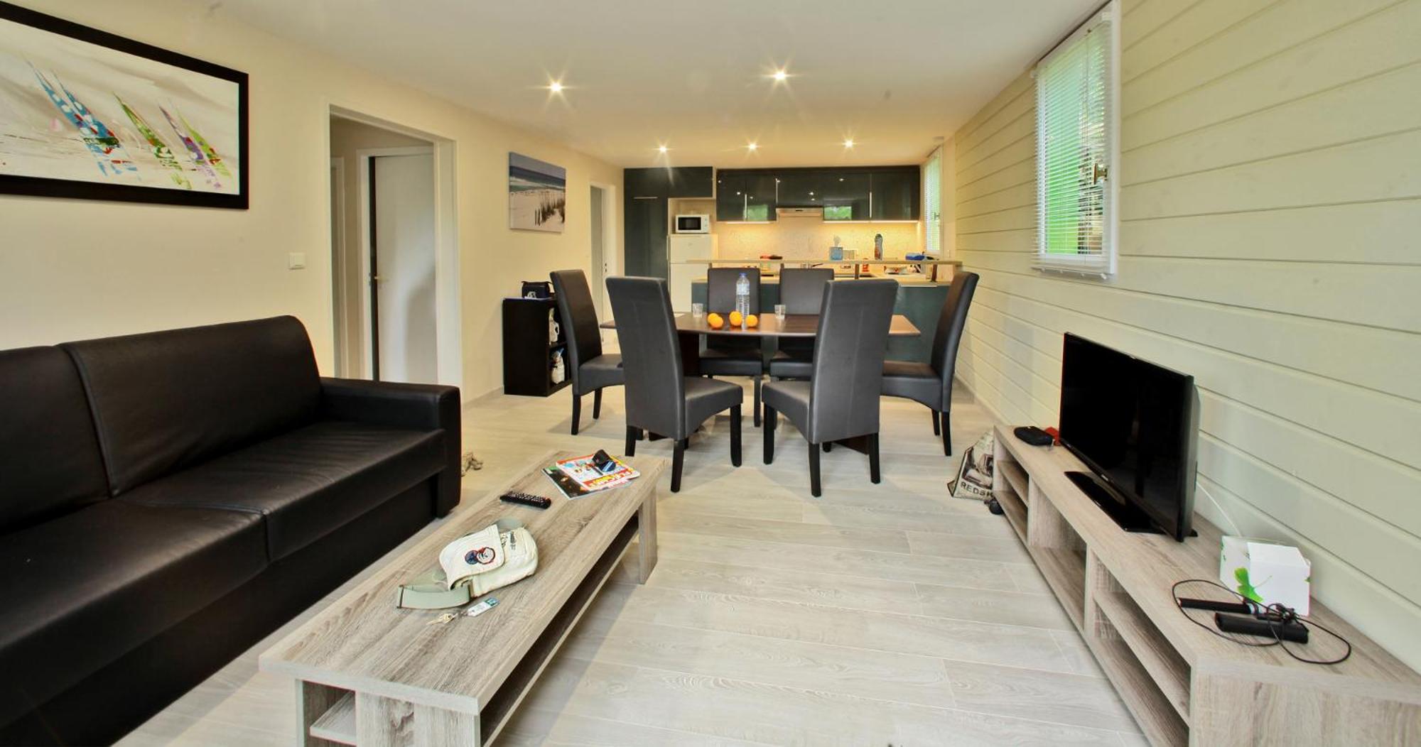 Large Two Bedroom Cottage - Photo 1