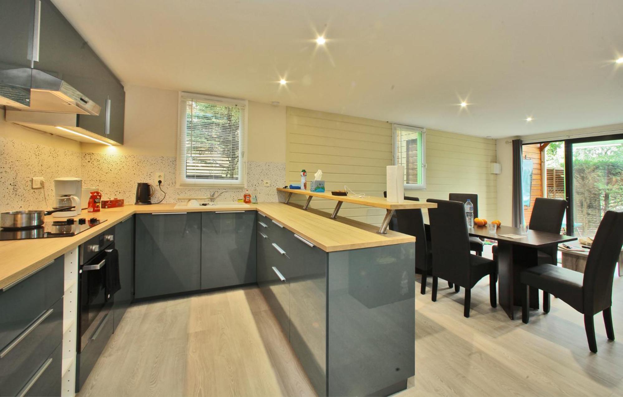 Large Two Bedroom Cottage - Photo 6