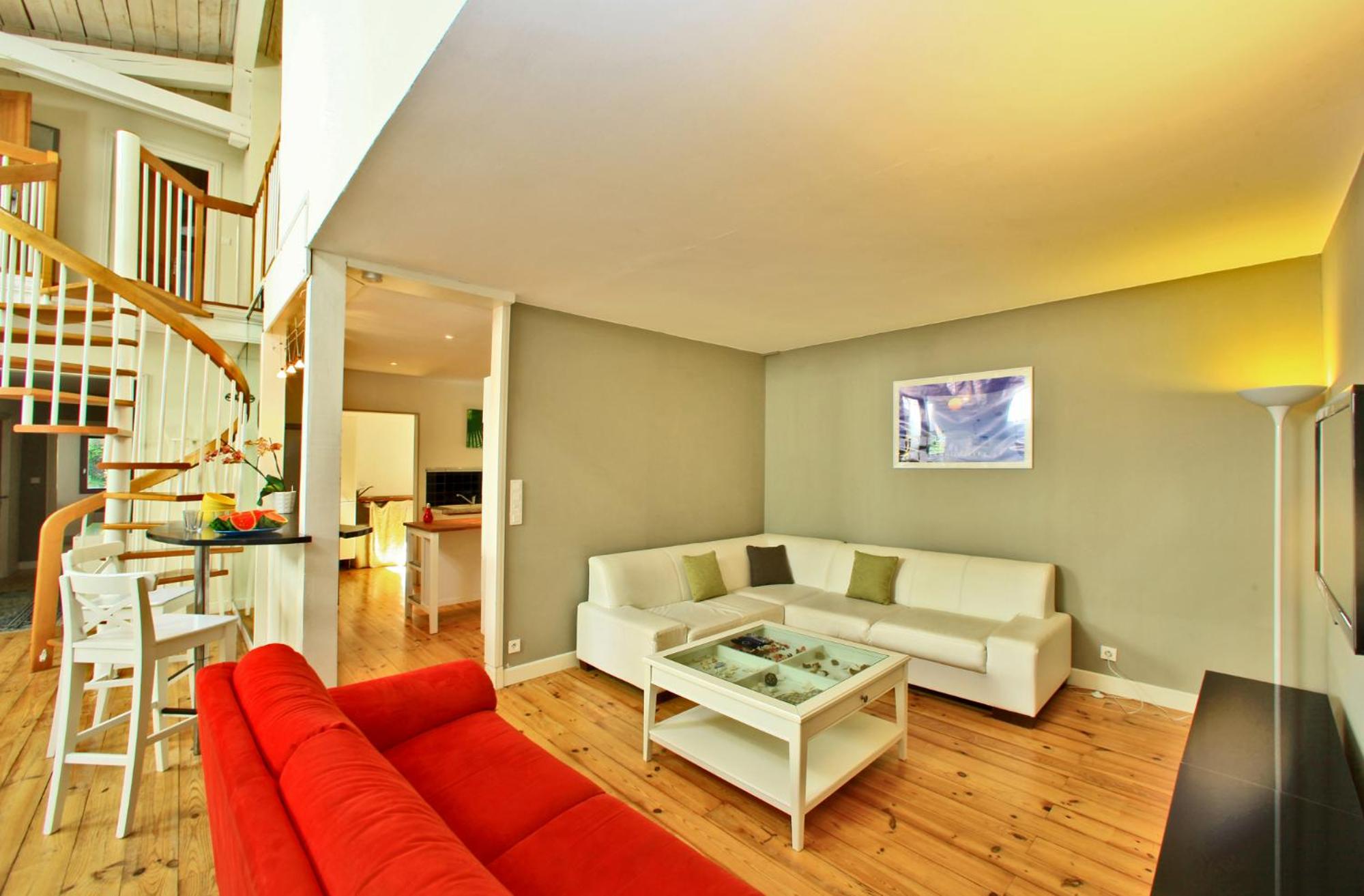 Villa (10 Adults + 2 Children)