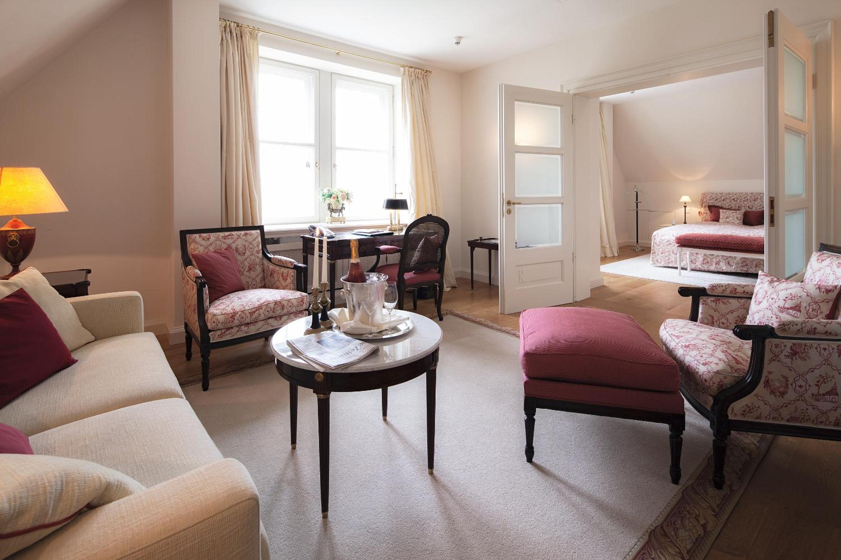 Suite - Photo 8