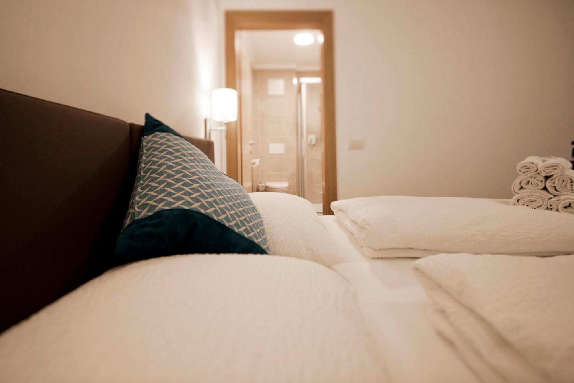 Double Room with Private Bathroom - Photo 2