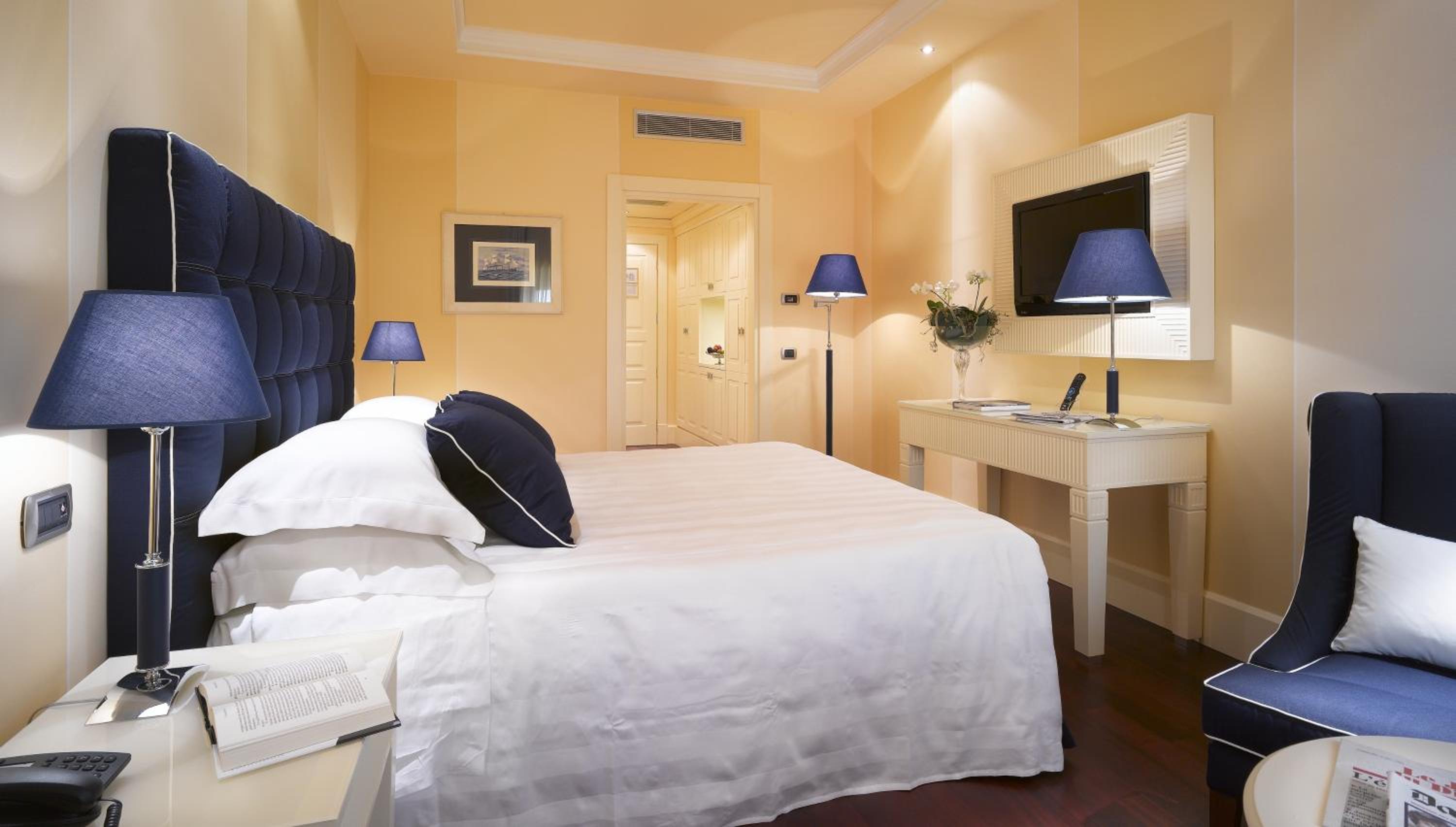 Classic Twin/Queen Room
