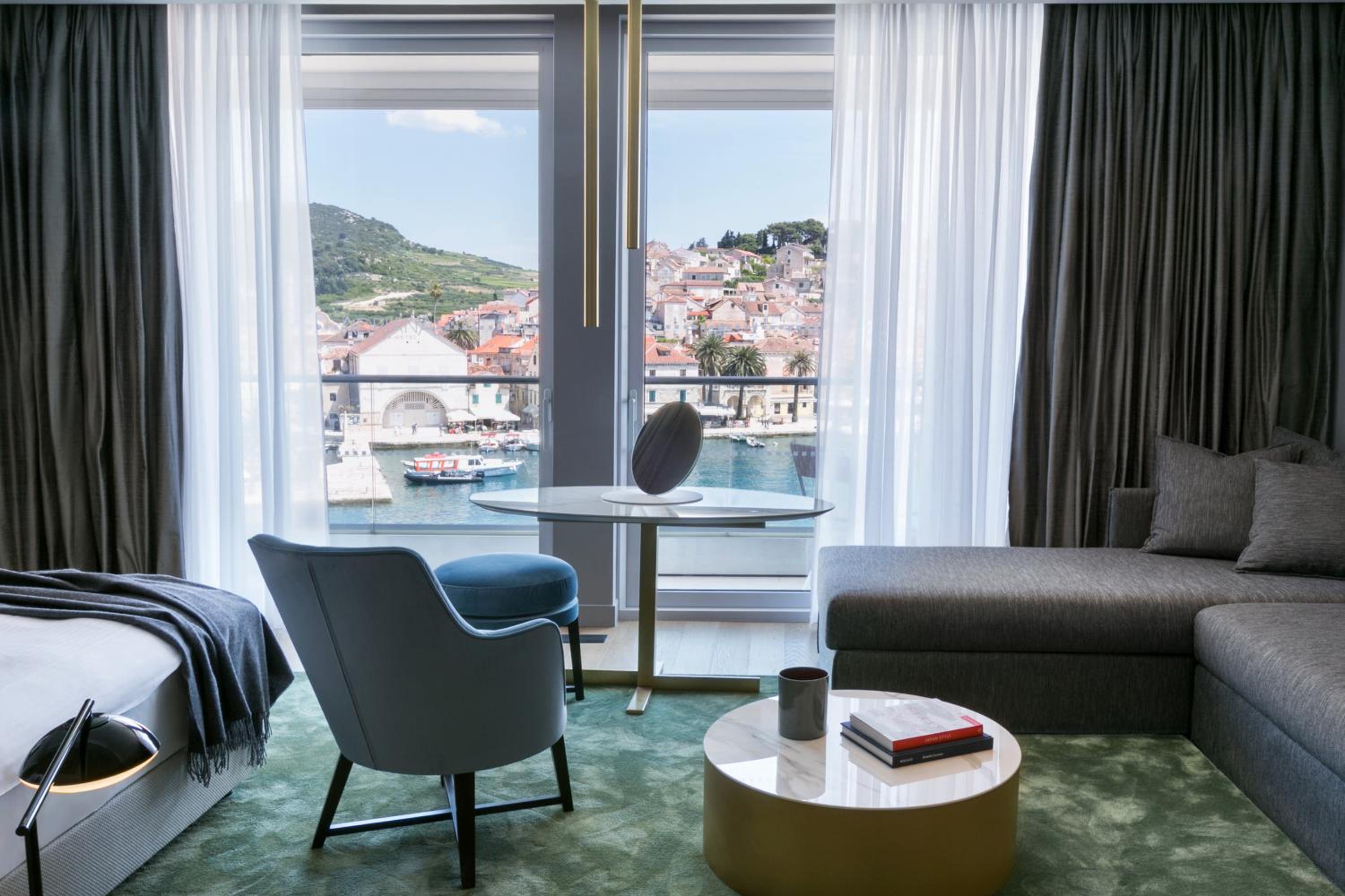 Penthouse Suite with Balcony and Sea View photo 3