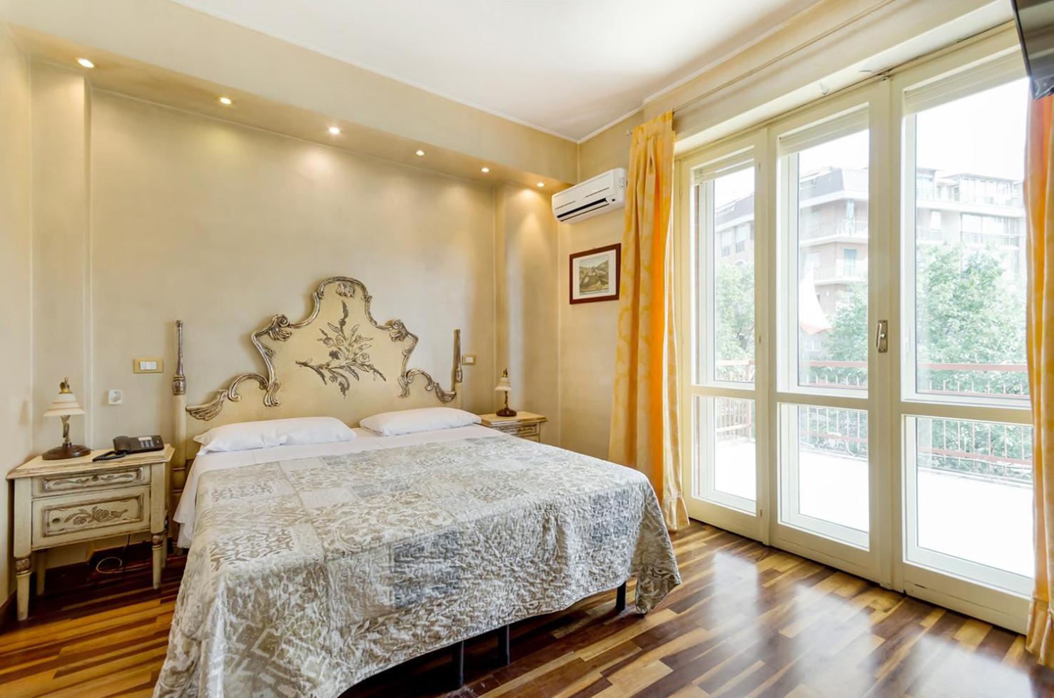 Double Room - Photo 2