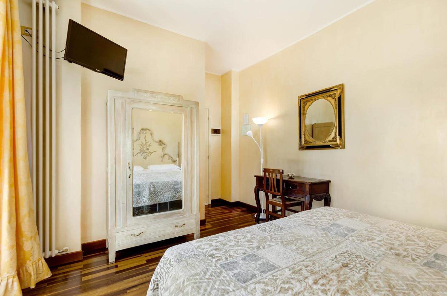 Double Room - Photo 5