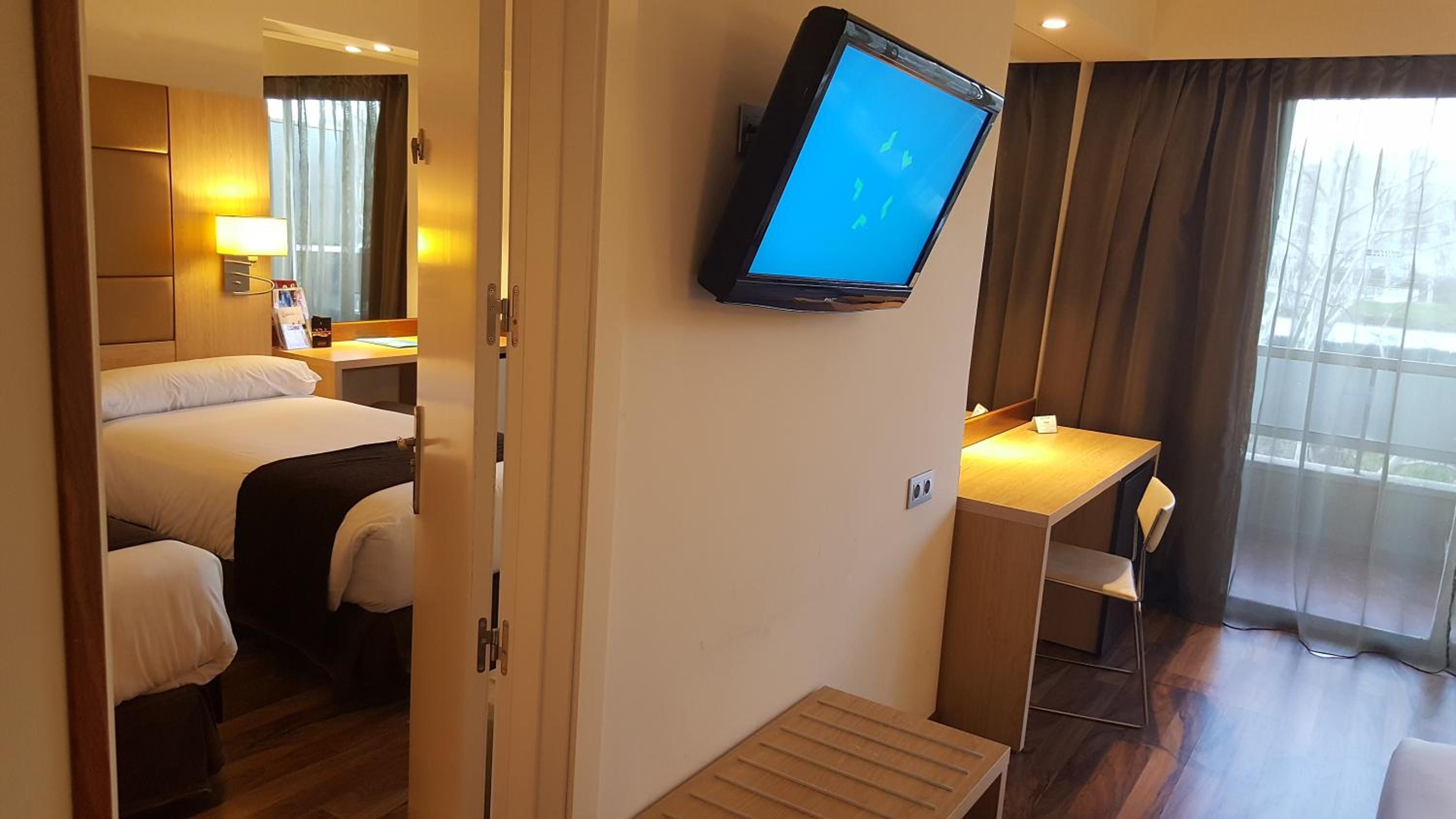 Two Double or Twin Room Connected photo 3