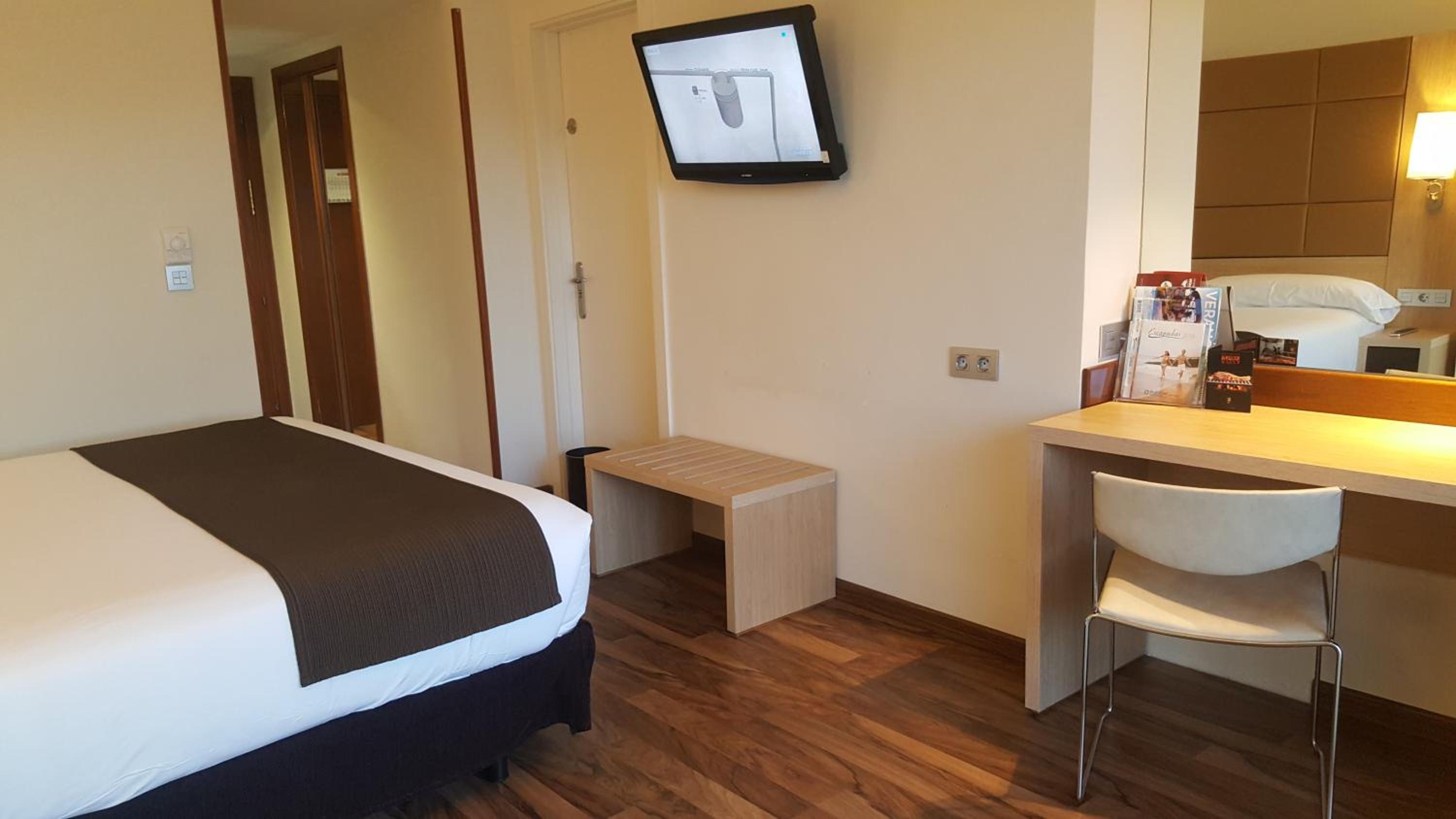 Two Double or Twin Rooms Connected photo 2