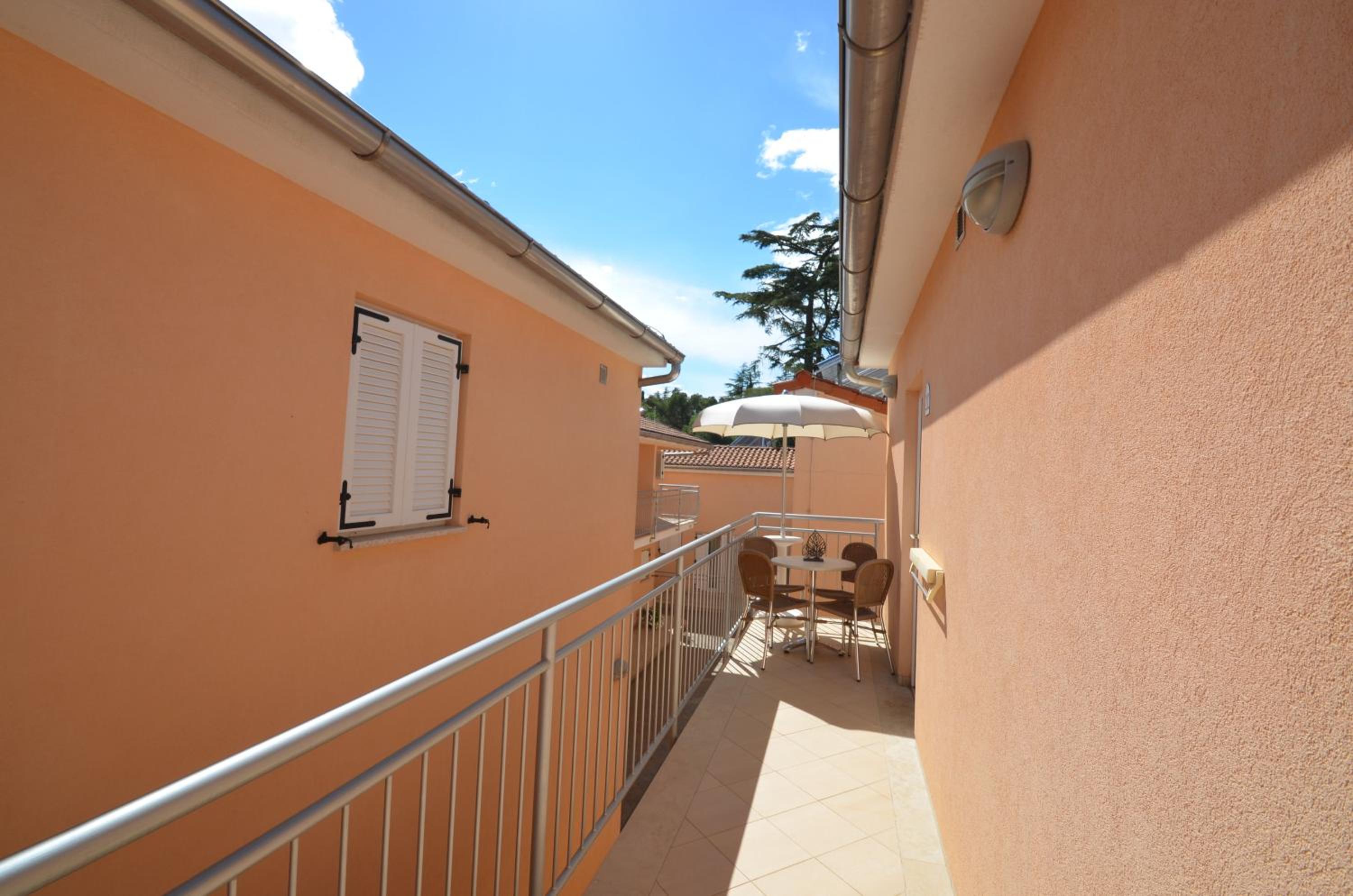 Standard One-Bedroom Apartment - Photo 23