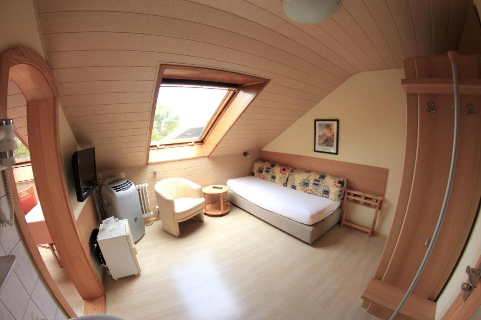 Four-Bedroom Apartment with Balcony  photo 3