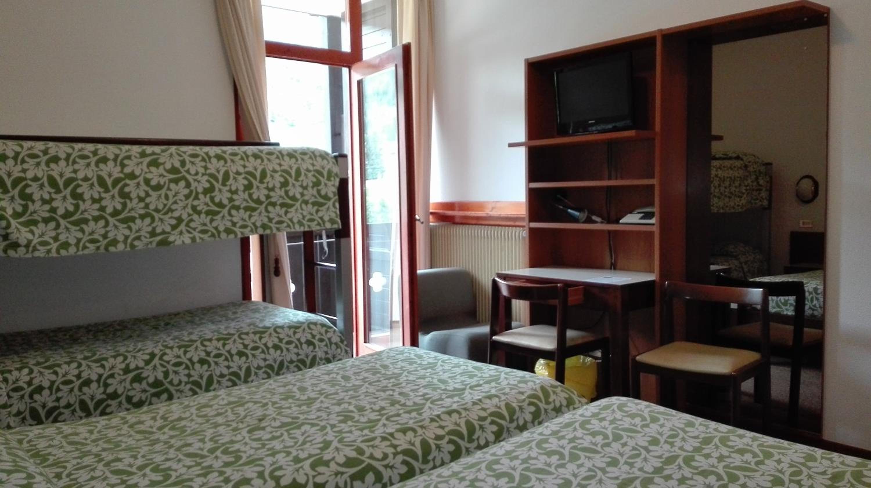 Quadruple Room with Balcony photo 2