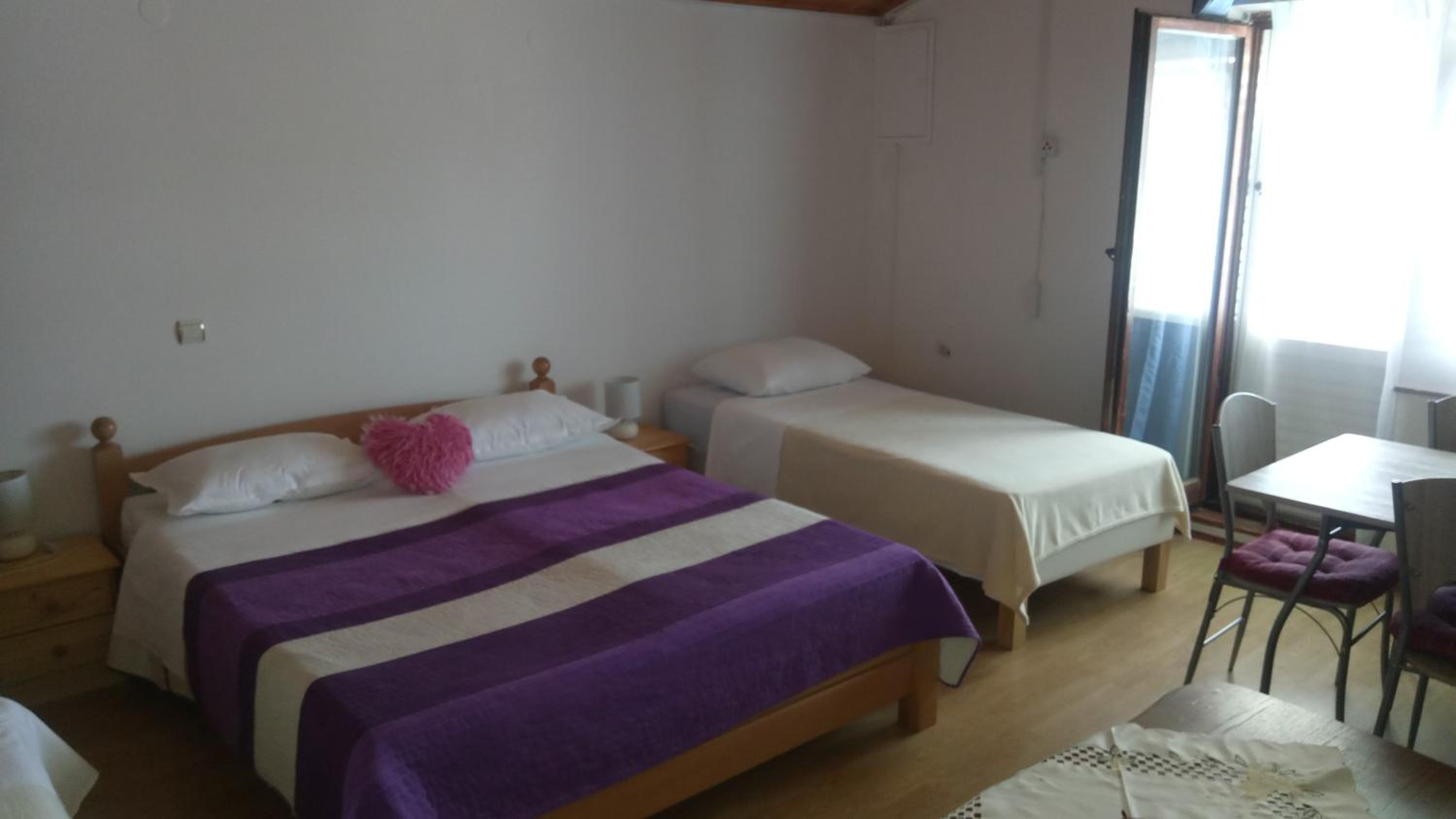 Quadruple Room with Balcony (no kitchen) - Photo 1