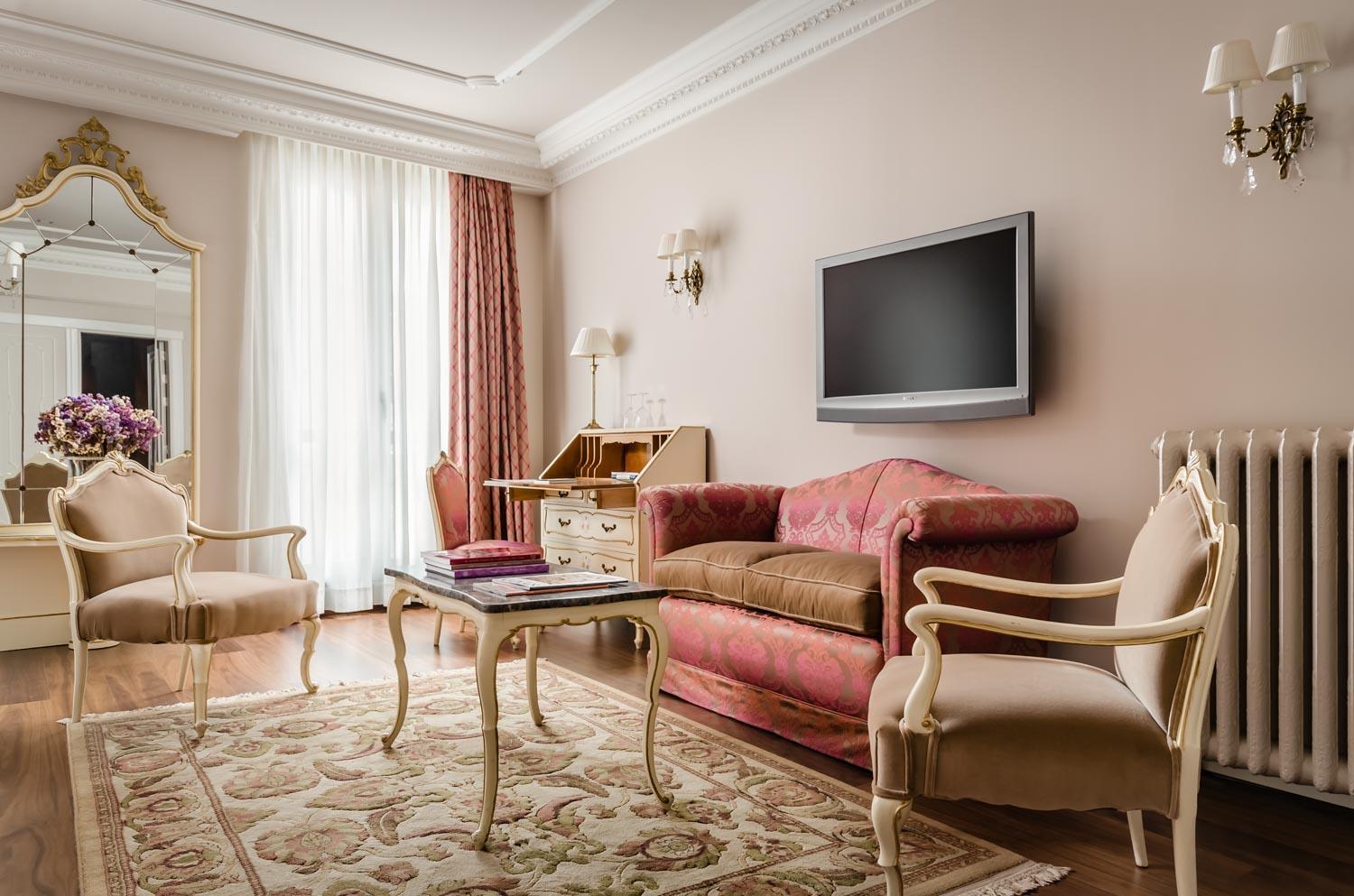 Suite - Photo 14