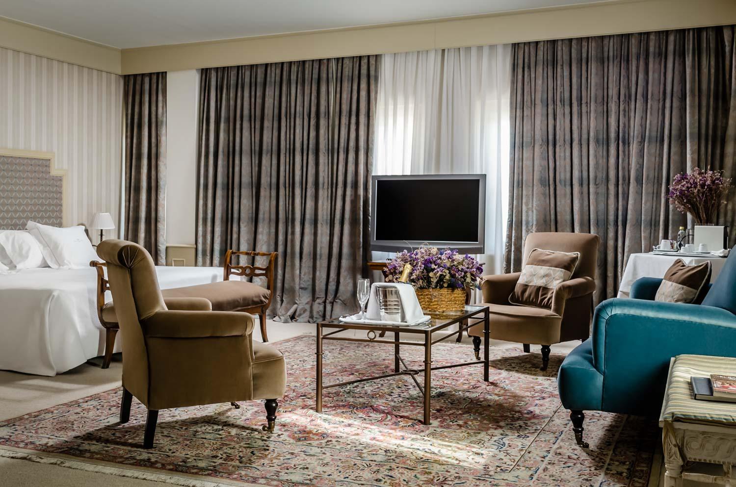 Suite - Photo 1