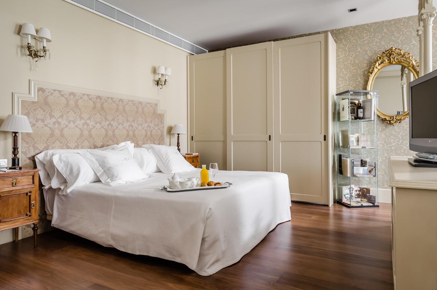 Suite - Photo 3