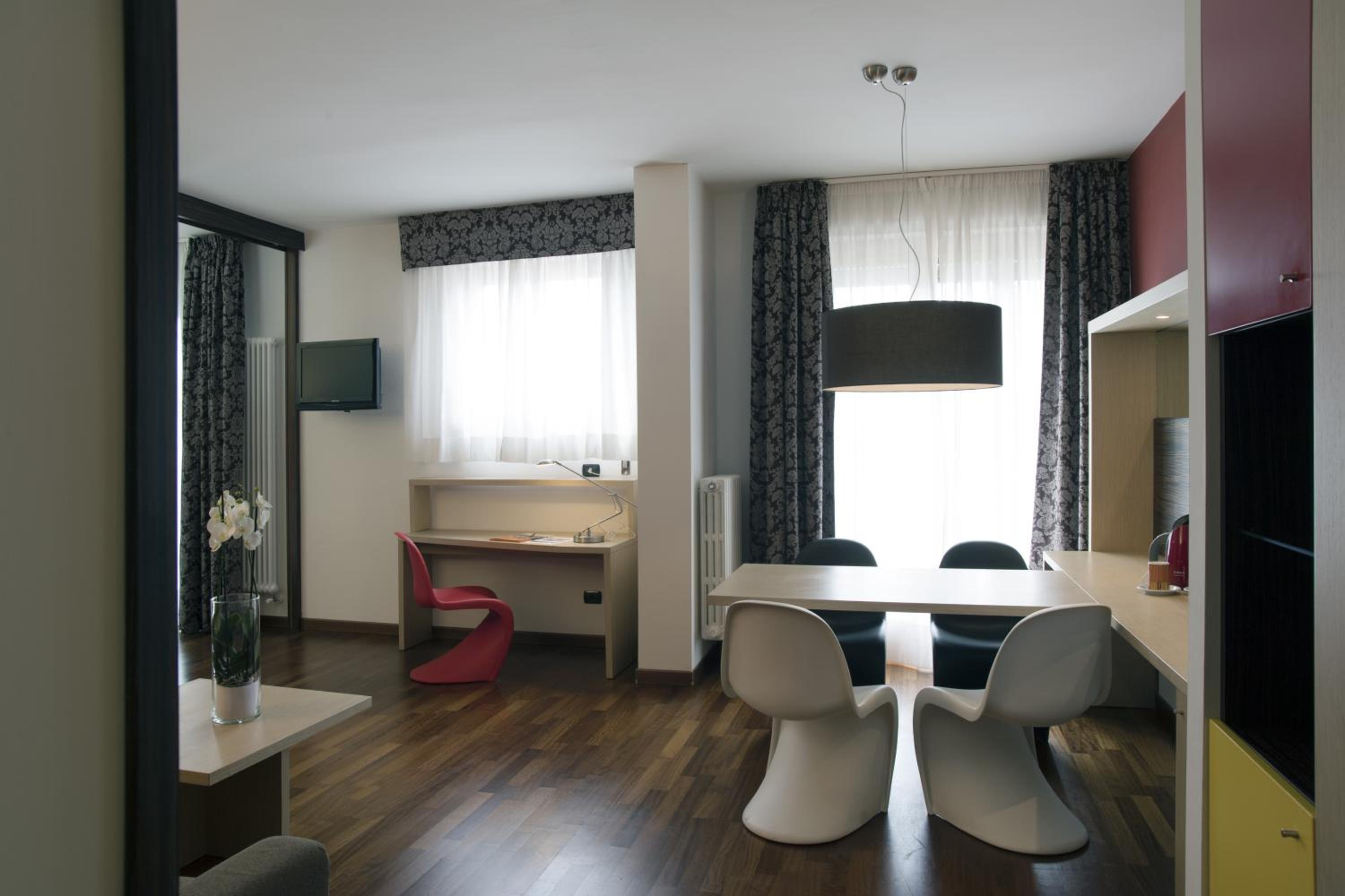 Suite with Lake View photo 3
