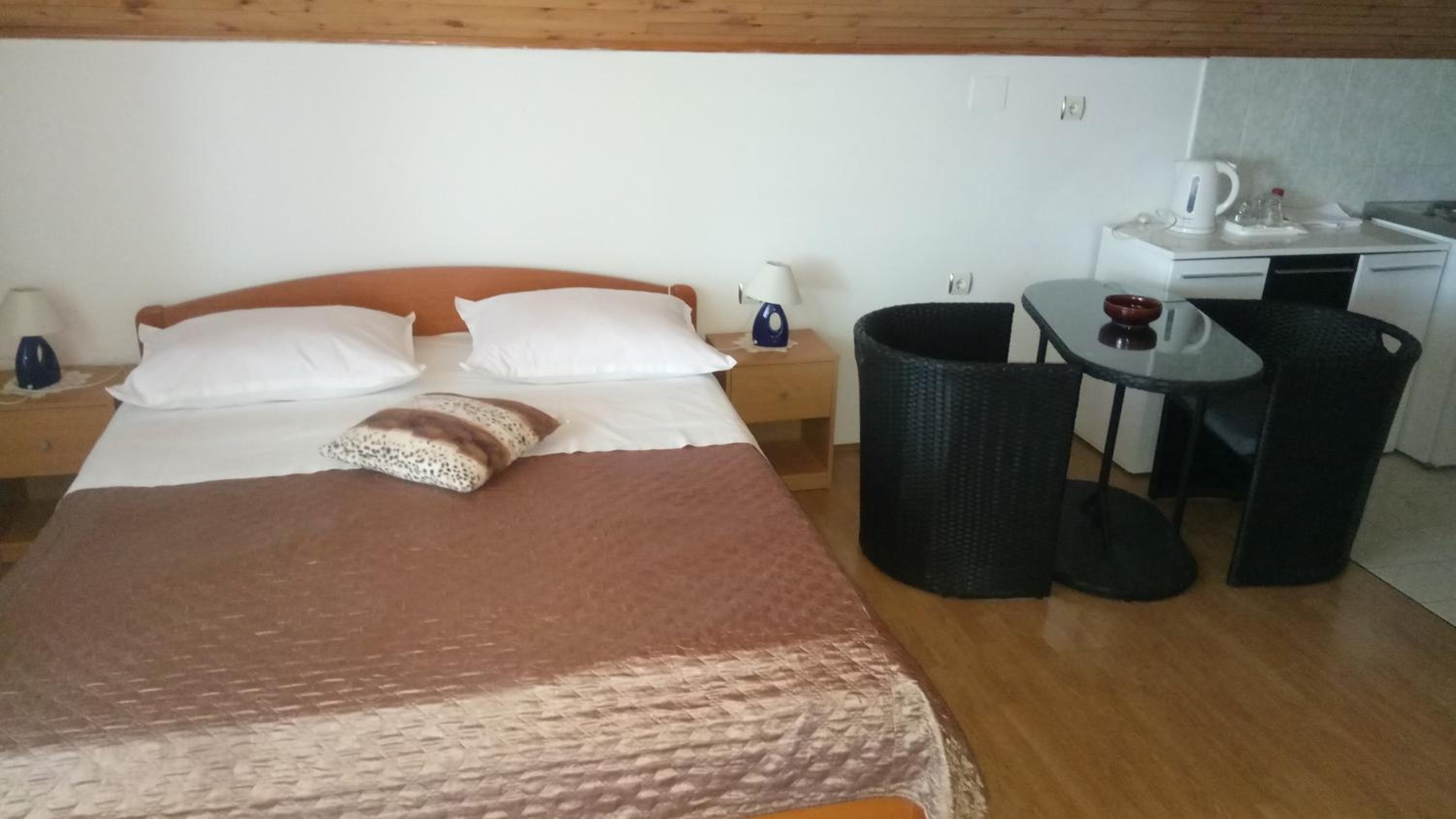 Studio with Balcony (3 Adults)  - Photo 10