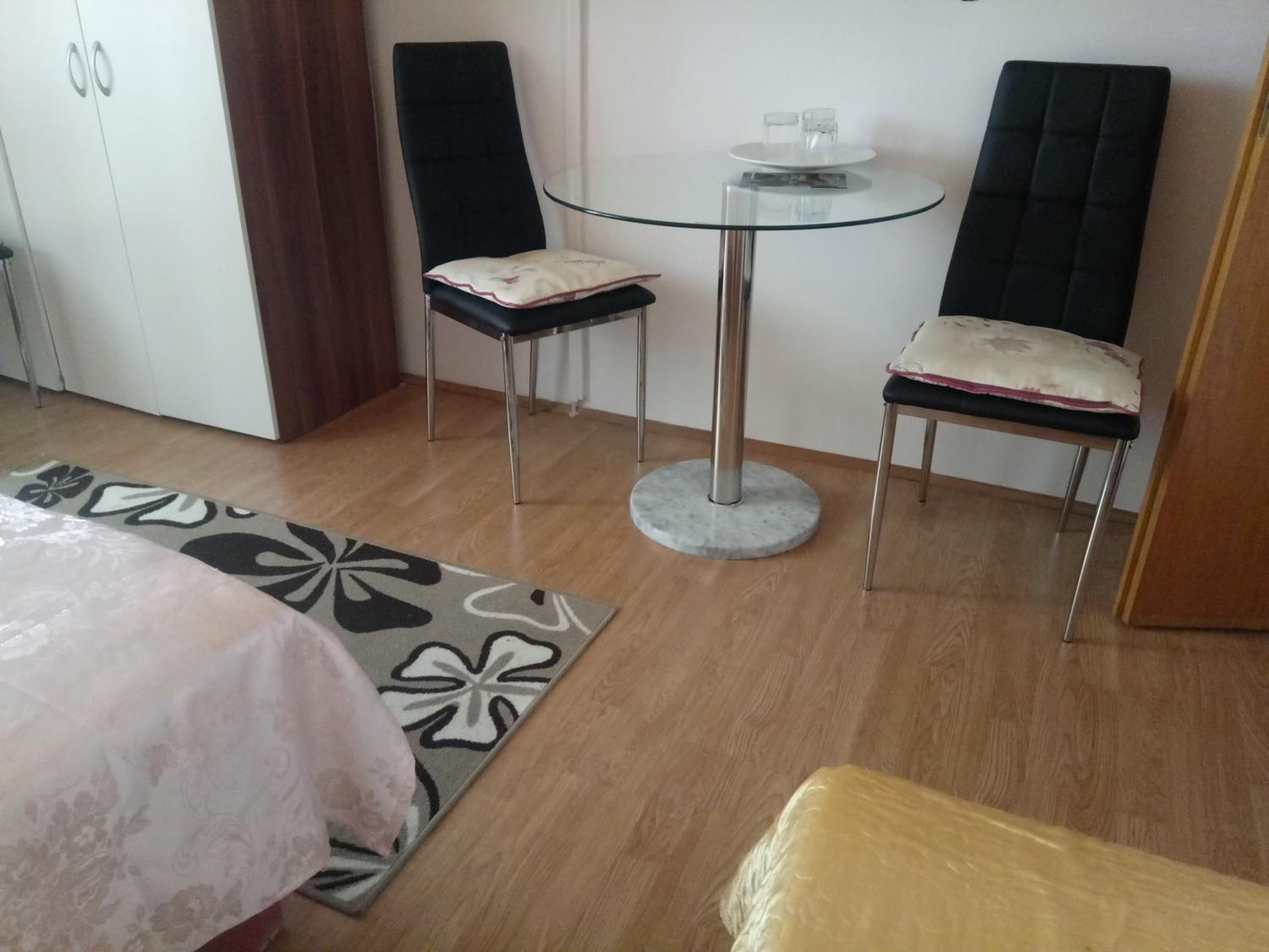 Triple Room with Balcony (no kitchen) - Photo 9