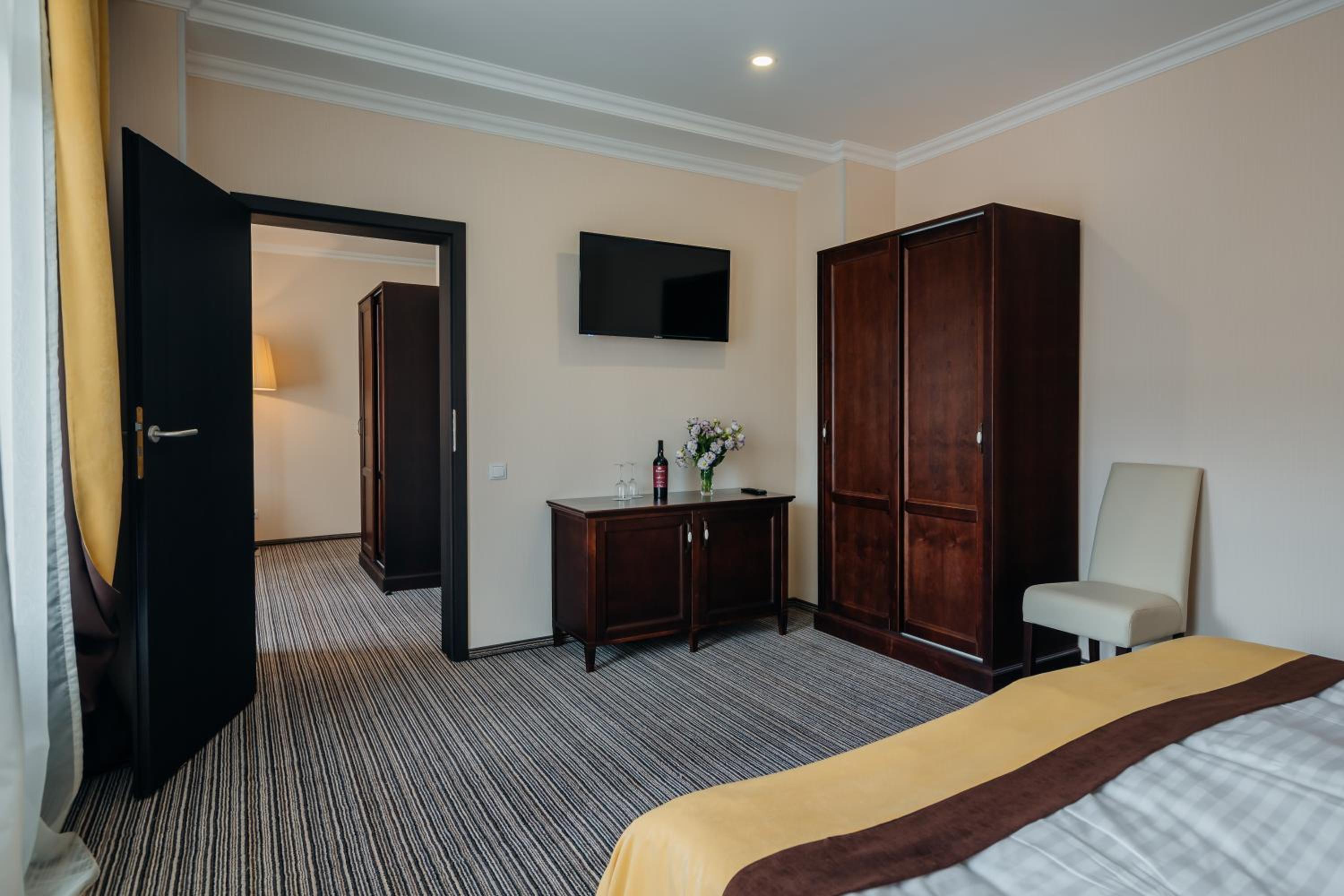Suite with Balcony photo 2