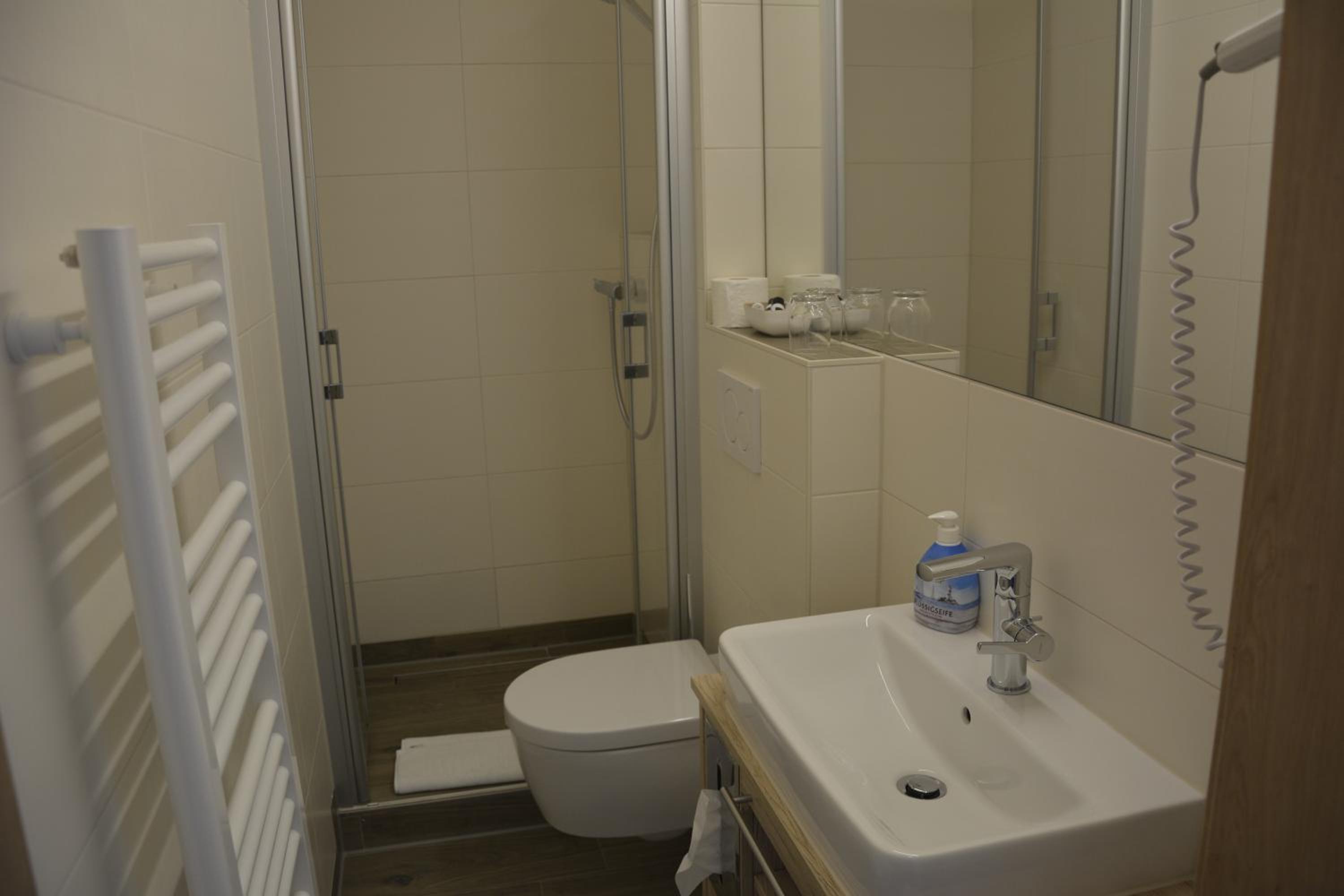 Double or Twin Room with Balcony - Photo 5