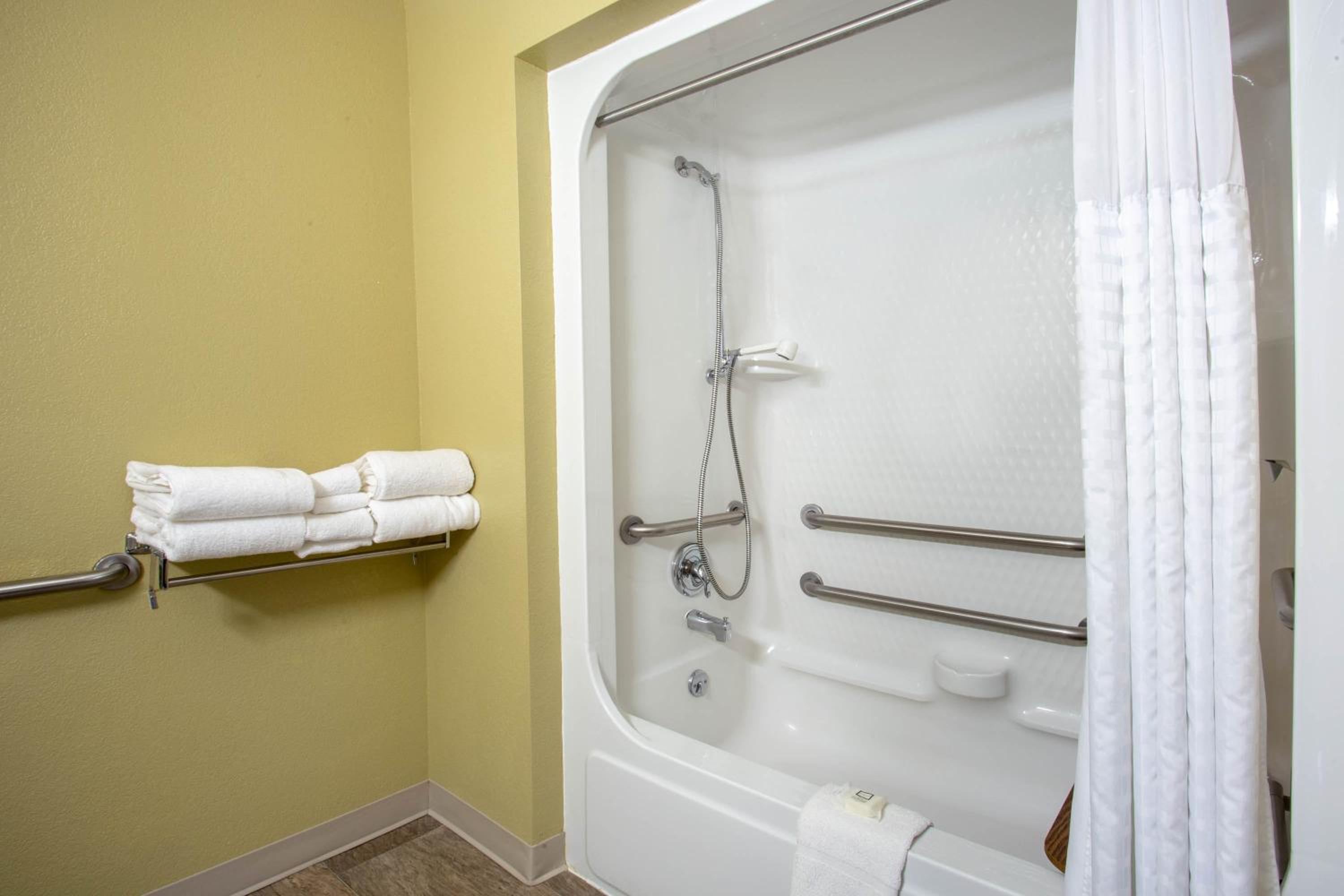 Queen Room - Mobility Access/Non-Smoking - Photo 2