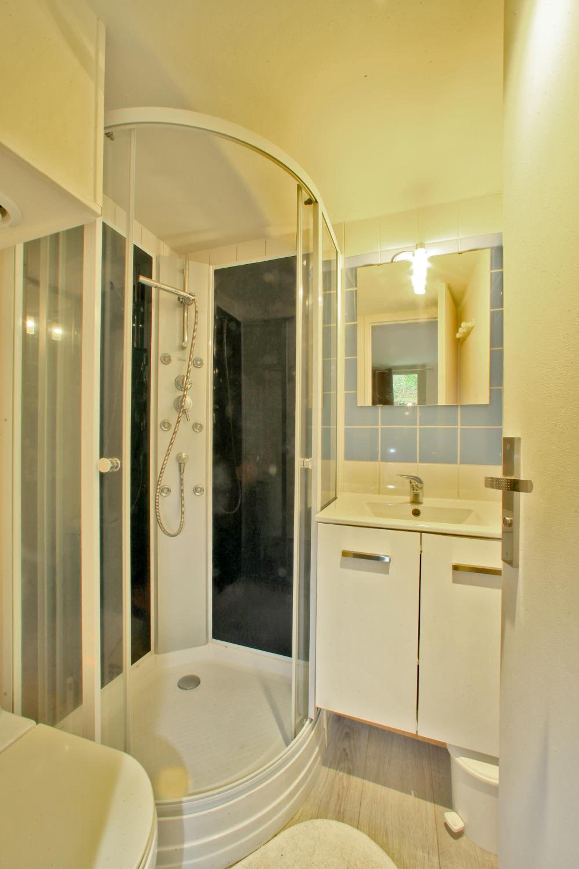 Two-Bedroom Cottage - Photo 8