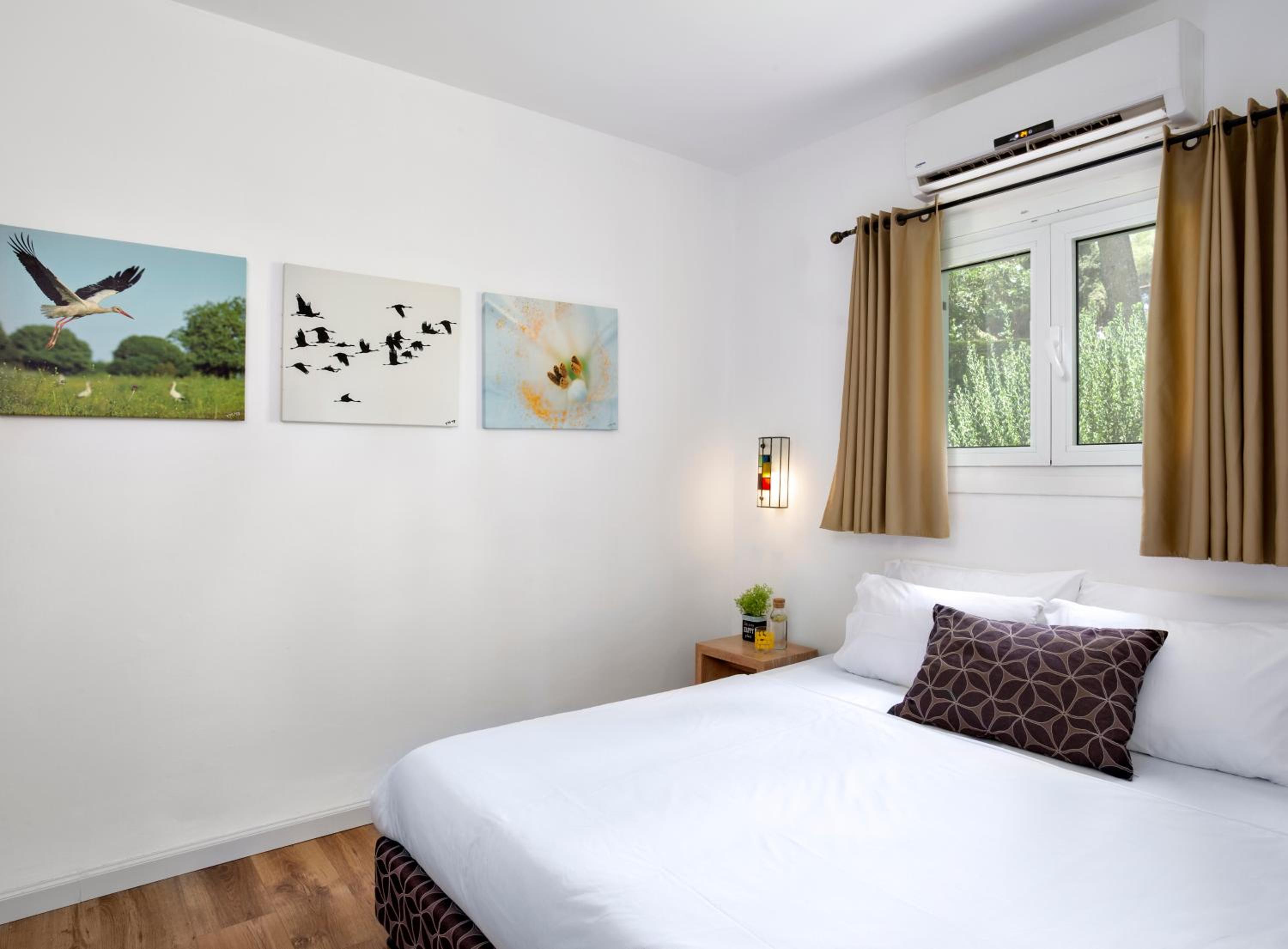 Large Family Two-Bedrooms with Garden Access - Photo 11