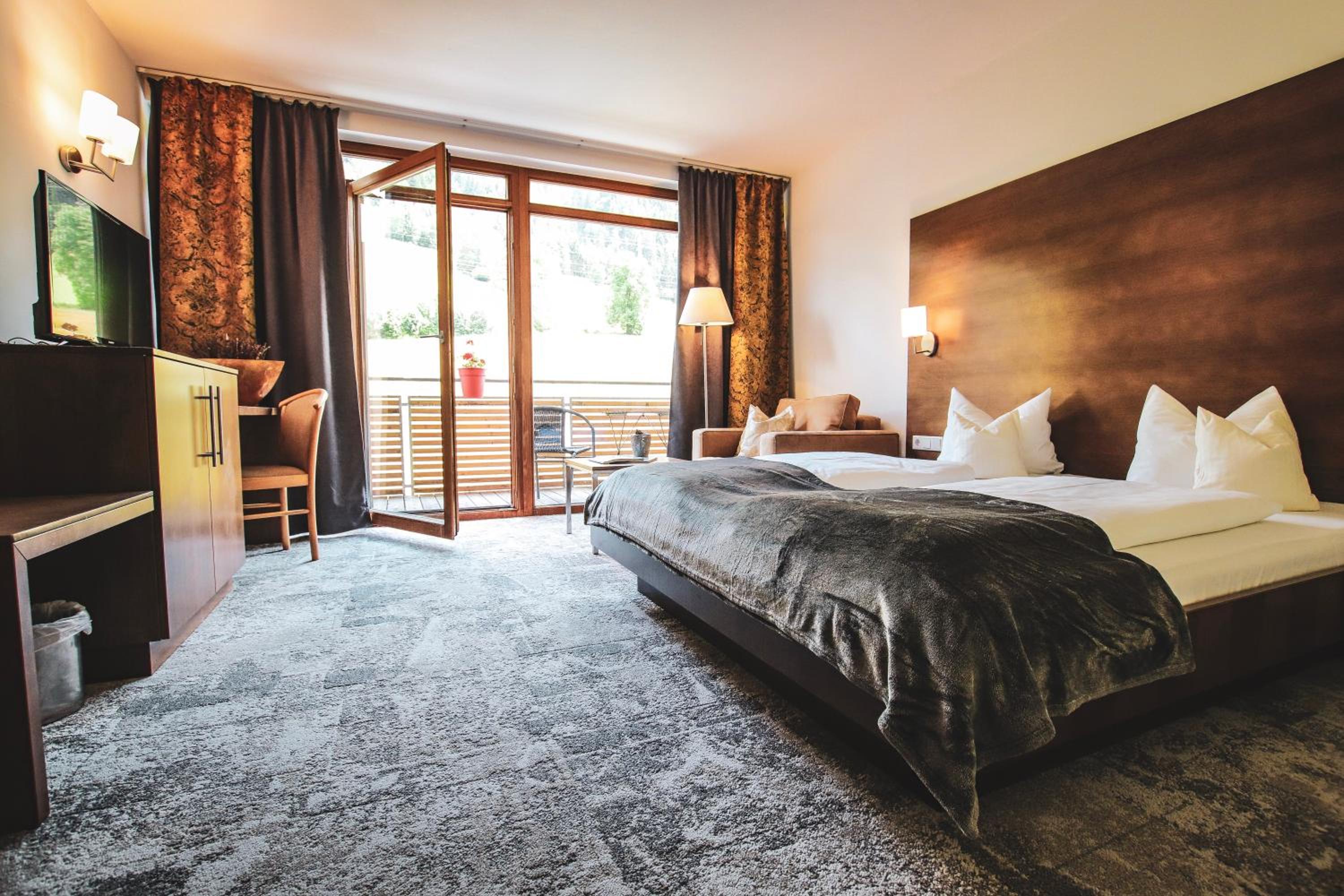 Classic Double Room With Balcony And Mountain View photo 2