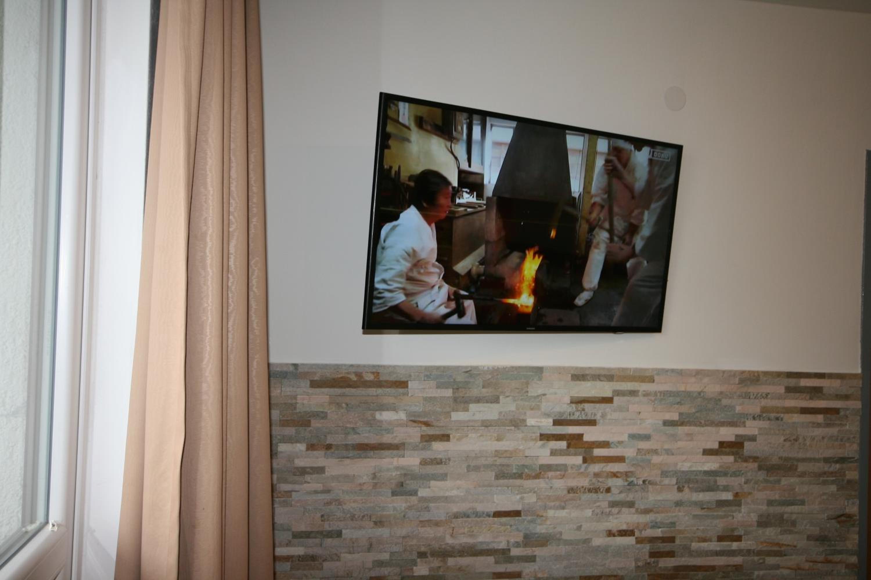 Standard One-Bedroom Apartment with Balcony - Photo 21