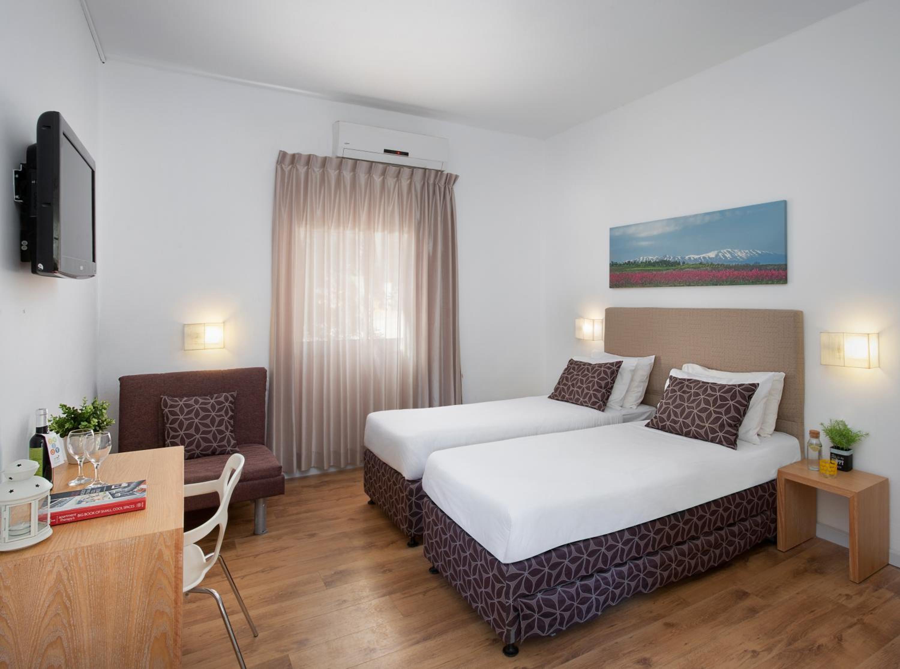 Large Family Two-Bedrooms with Garden Access - Photo 7