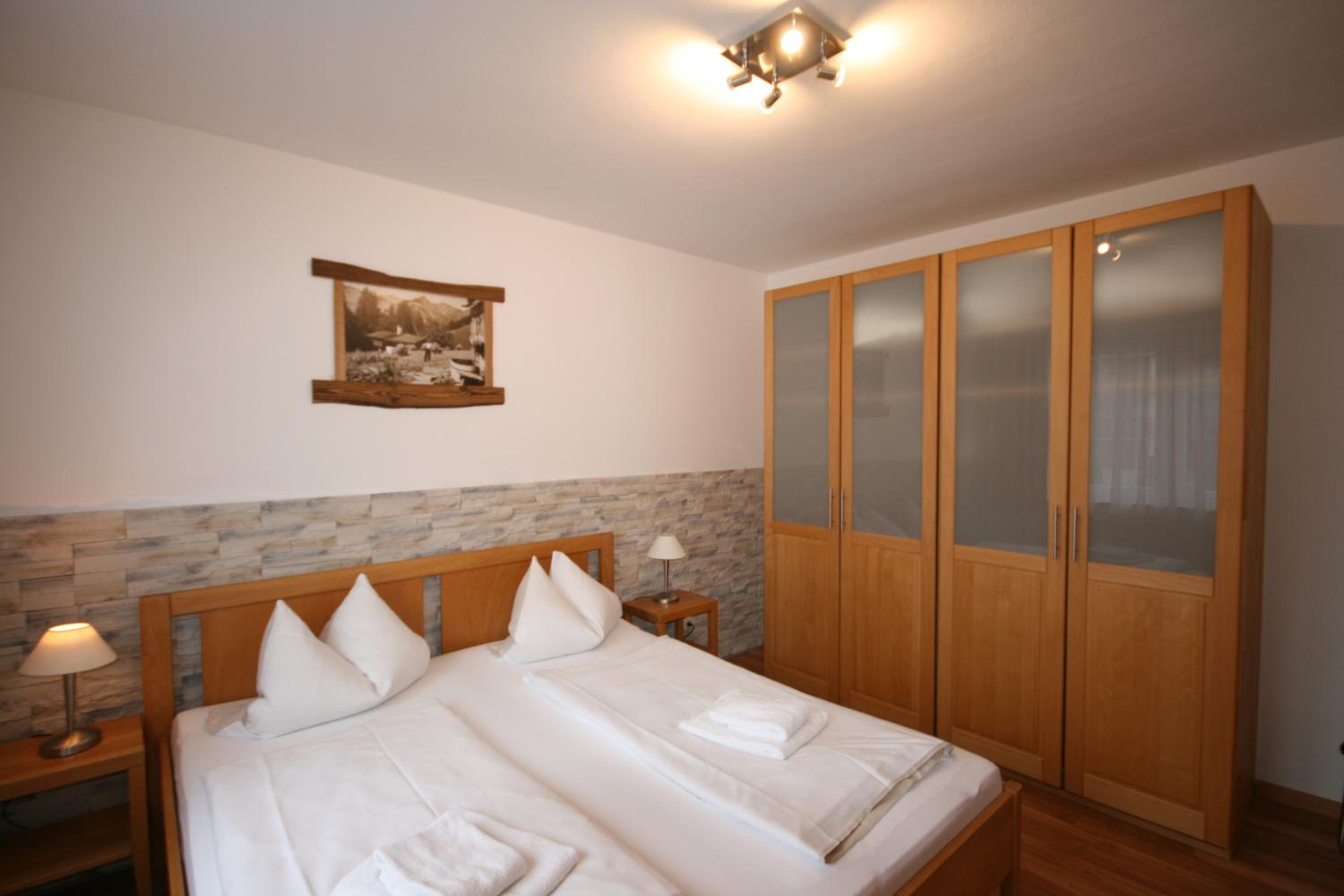 Standard One-Bedroom Apartment with Balcony - Photo 3