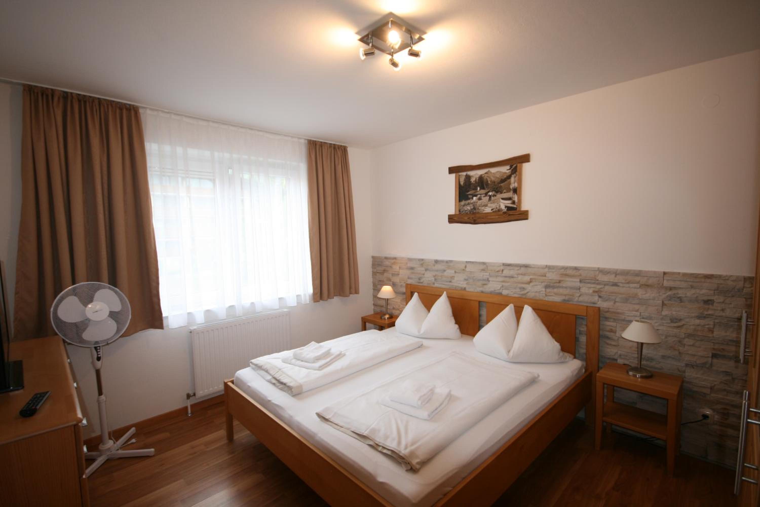 Standard One-Bedroom Apartment with Balcony - Photo 2
