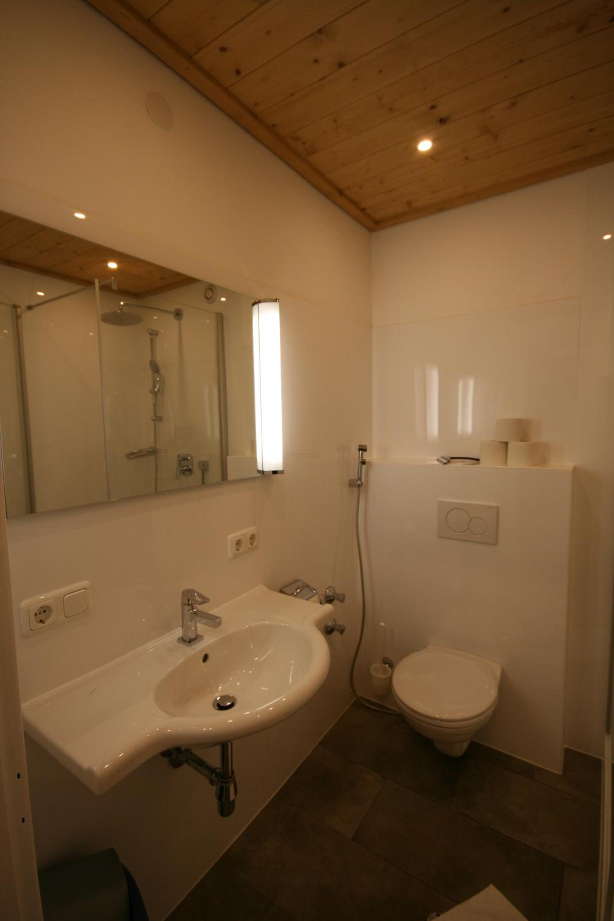 Standard One-Bedroom Apartment with Balcony - Photo 12