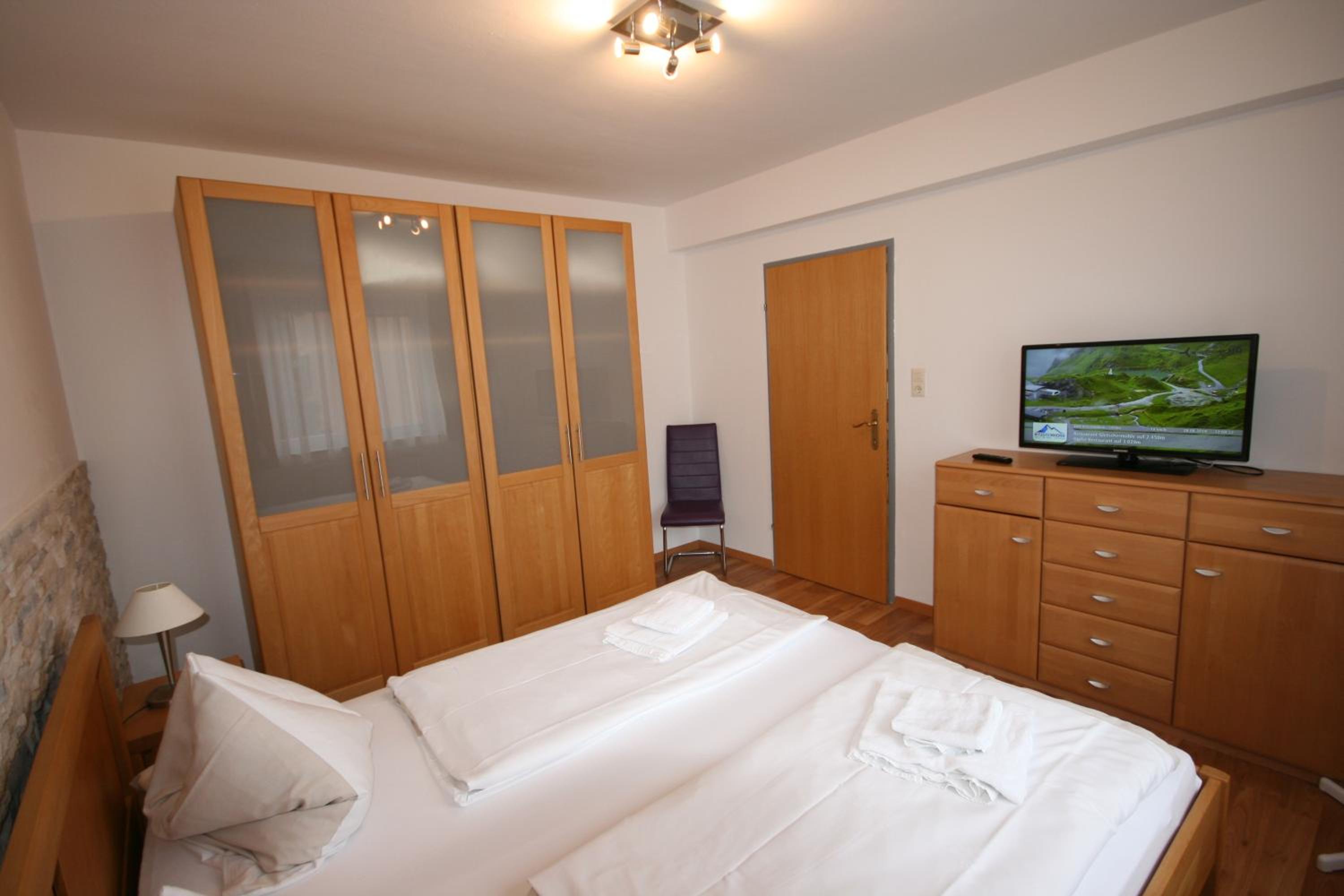 Standard One-Bedroom Apartment with Balcony - Photo 17